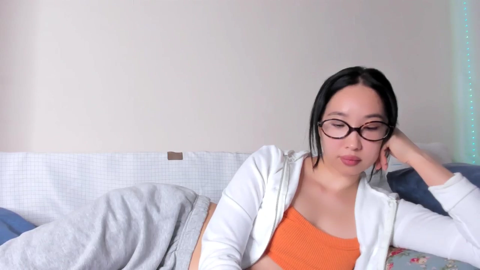 Gallery image thumbnail from FeralBerry66's myfreecams stream on, 02/11/2025, 17:32 image 15 of 20