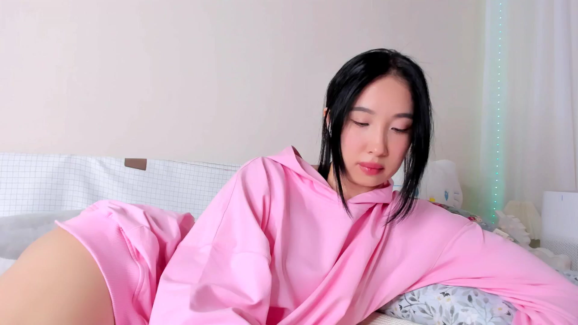 Gallery image thumbnail from FeralBerry66's myfreecams stream on, 02/17/2025, 07:14 image 15 of 20