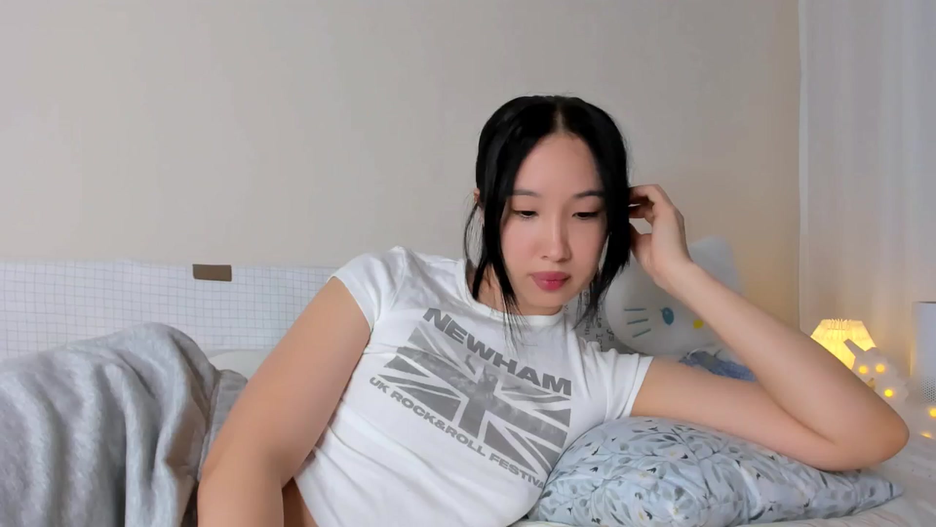 Gallery image thumbnail from FeralBerry66's myfreecams stream on, 02/26/2025, 12:56 image 16 of 20