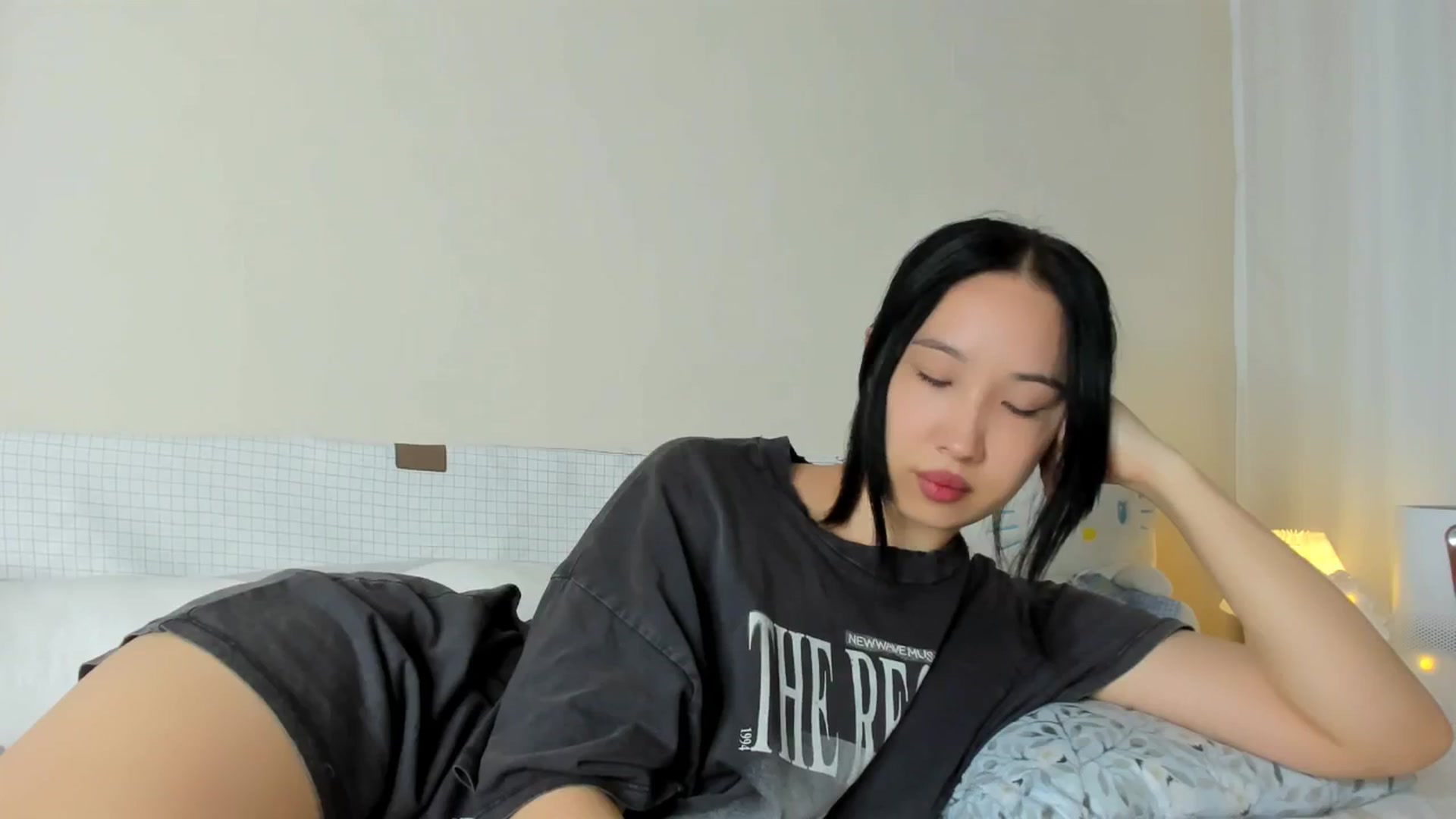 Gallery image thumbnail from FeralBerry66's myfreecams stream on, 02/26/2025, 15:05 image 4 of 20