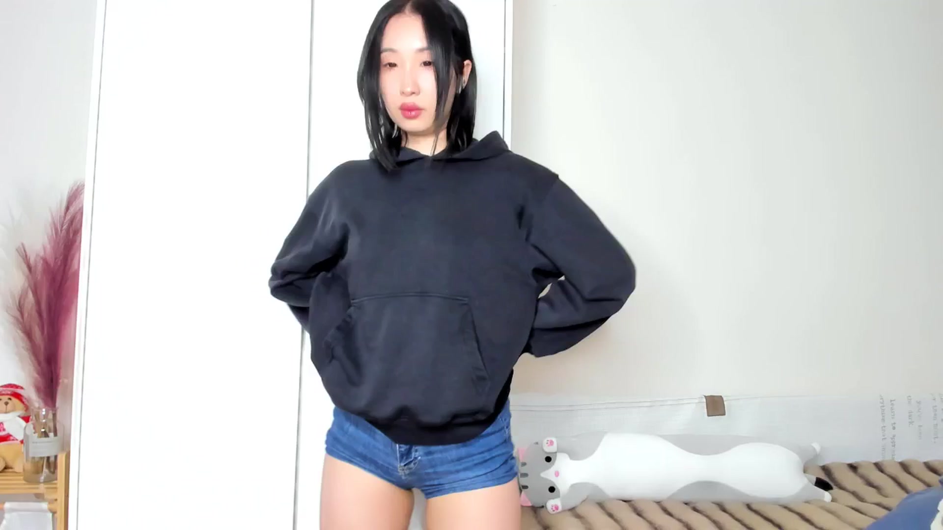 Gallery image thumbnail from FeralBerry66's myfreecams stream on, 03/06/2025, 05:26 image 17 of 20