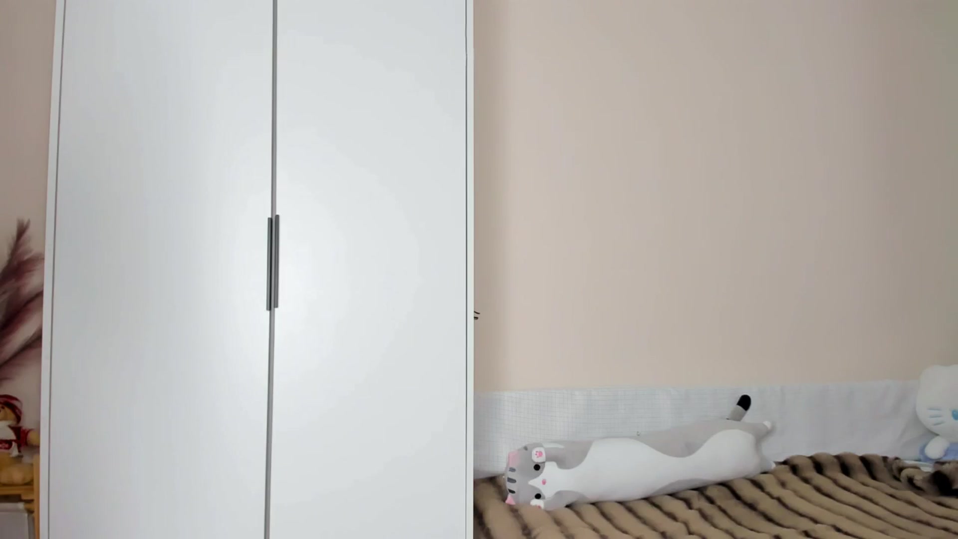 Gallery image thumbnail from FeralBerry66's myfreecams stream on, 04/26/2025, 06:28 image 17 of 20