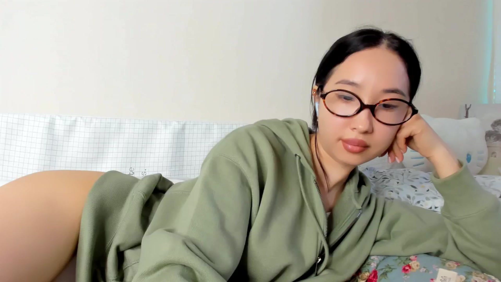 Gallery image thumbnail from FeralBerry66's myfreecams stream on, 04/27/2025, 05:56 image 13 of 20