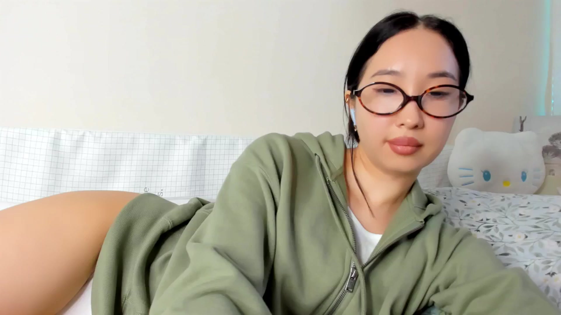 Gallery image thumbnail from FeralBerry66's myfreecams stream on, 04/27/2025, 05:56 image 17 of 20