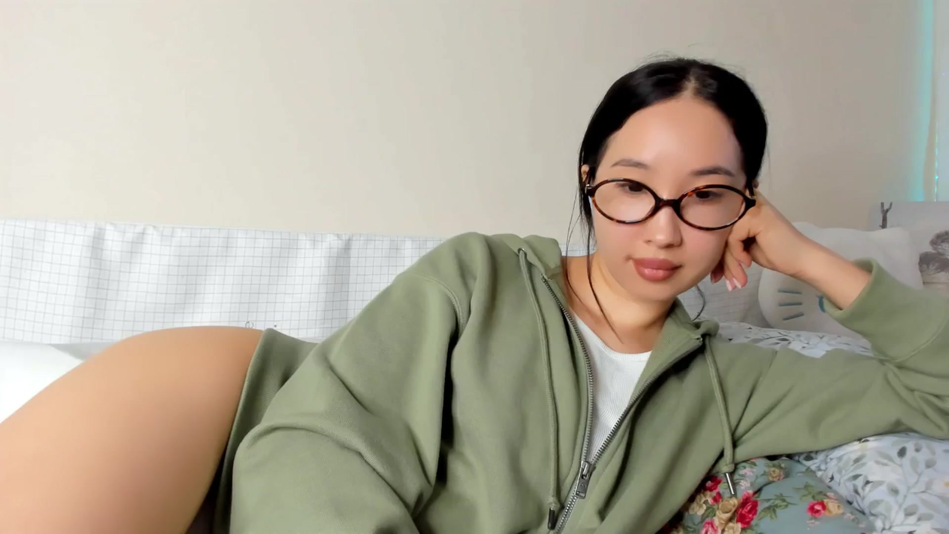 Gallery image thumbnail from FeralBerry66's myfreecams stream on, 04/27/2025, 05:56 image 19 of 20