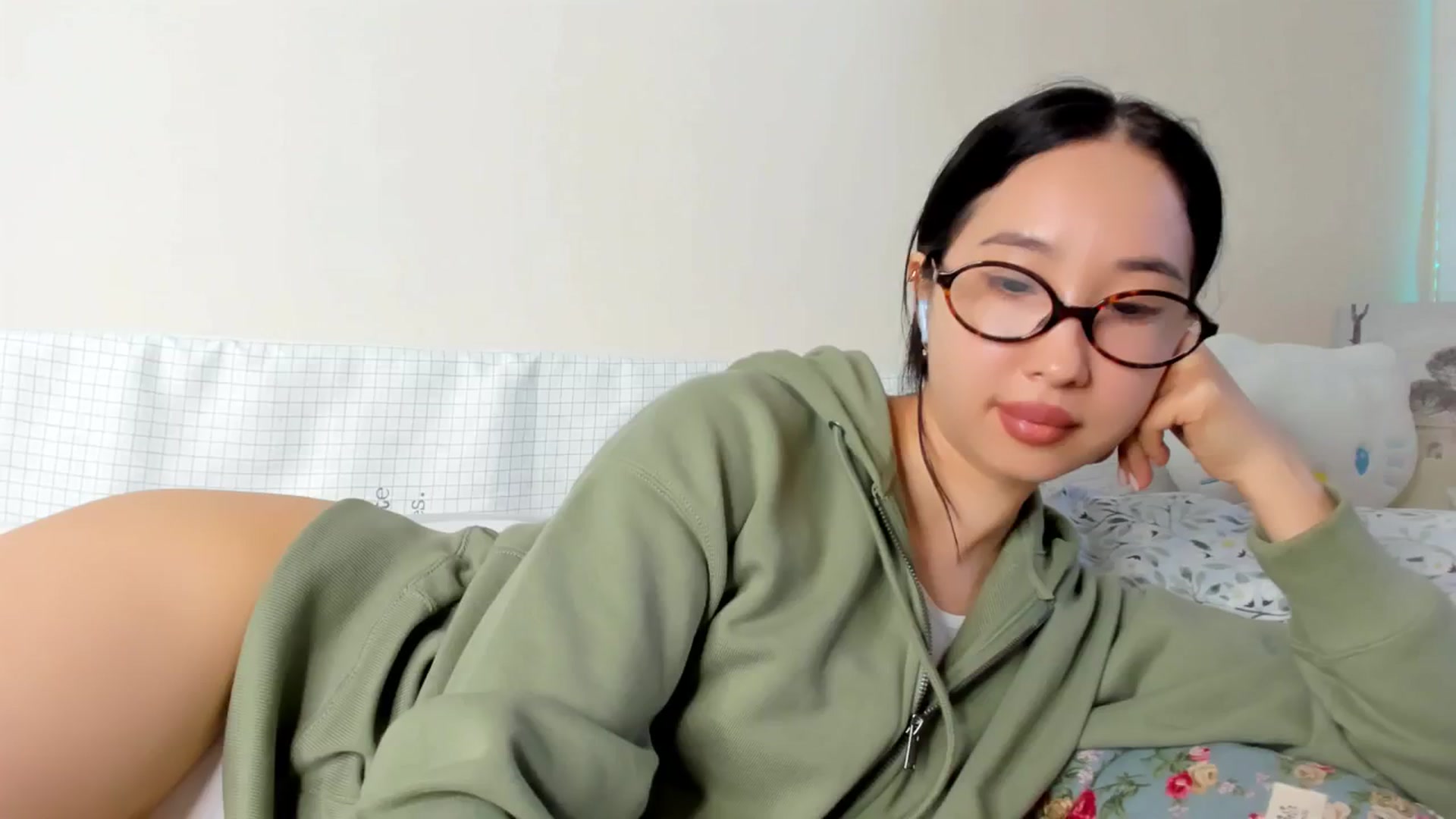Gallery image thumbnail from FeralBerry66's myfreecams stream on, 04/27/2025, 05:56 image 16 of 20
