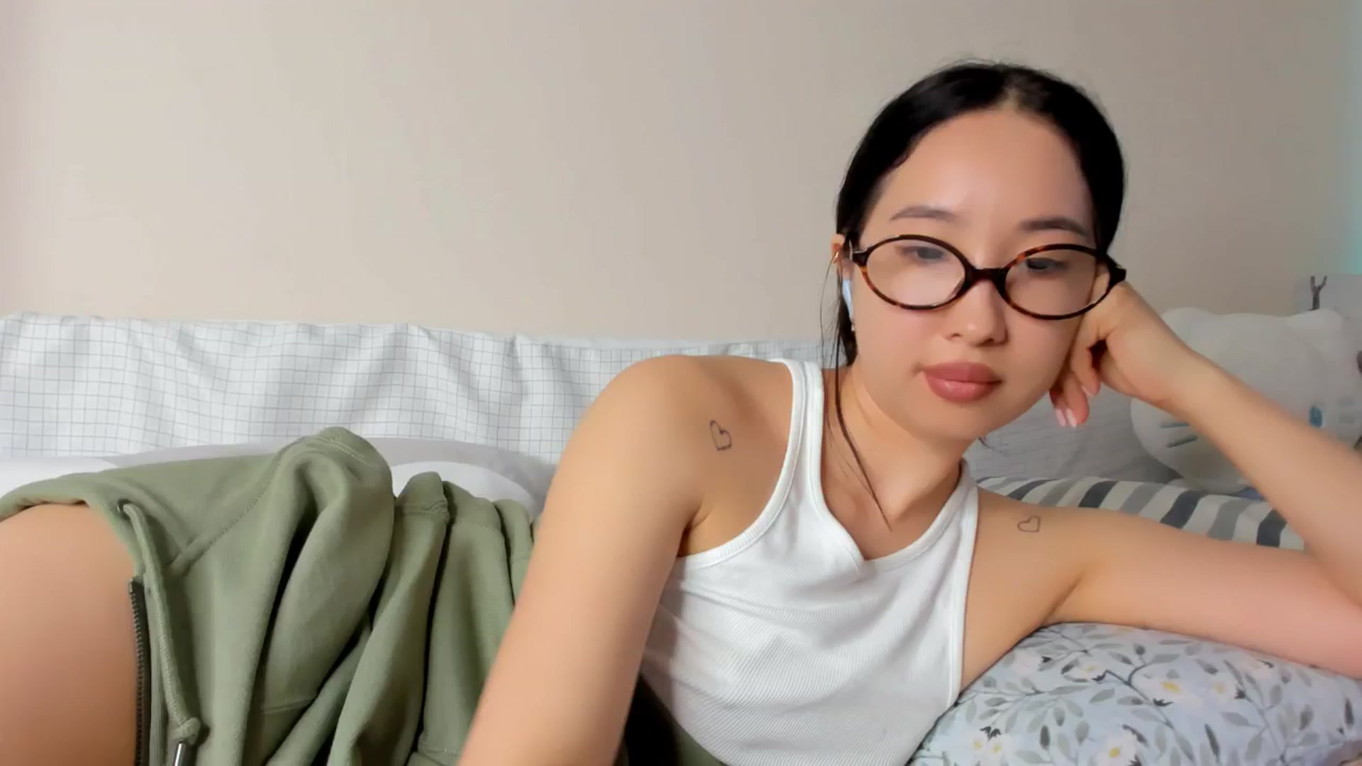 Gallery image thumbnail from FeralBerry66's myfreecams stream on, 04/27/2025, 07:03 image 11 of 20