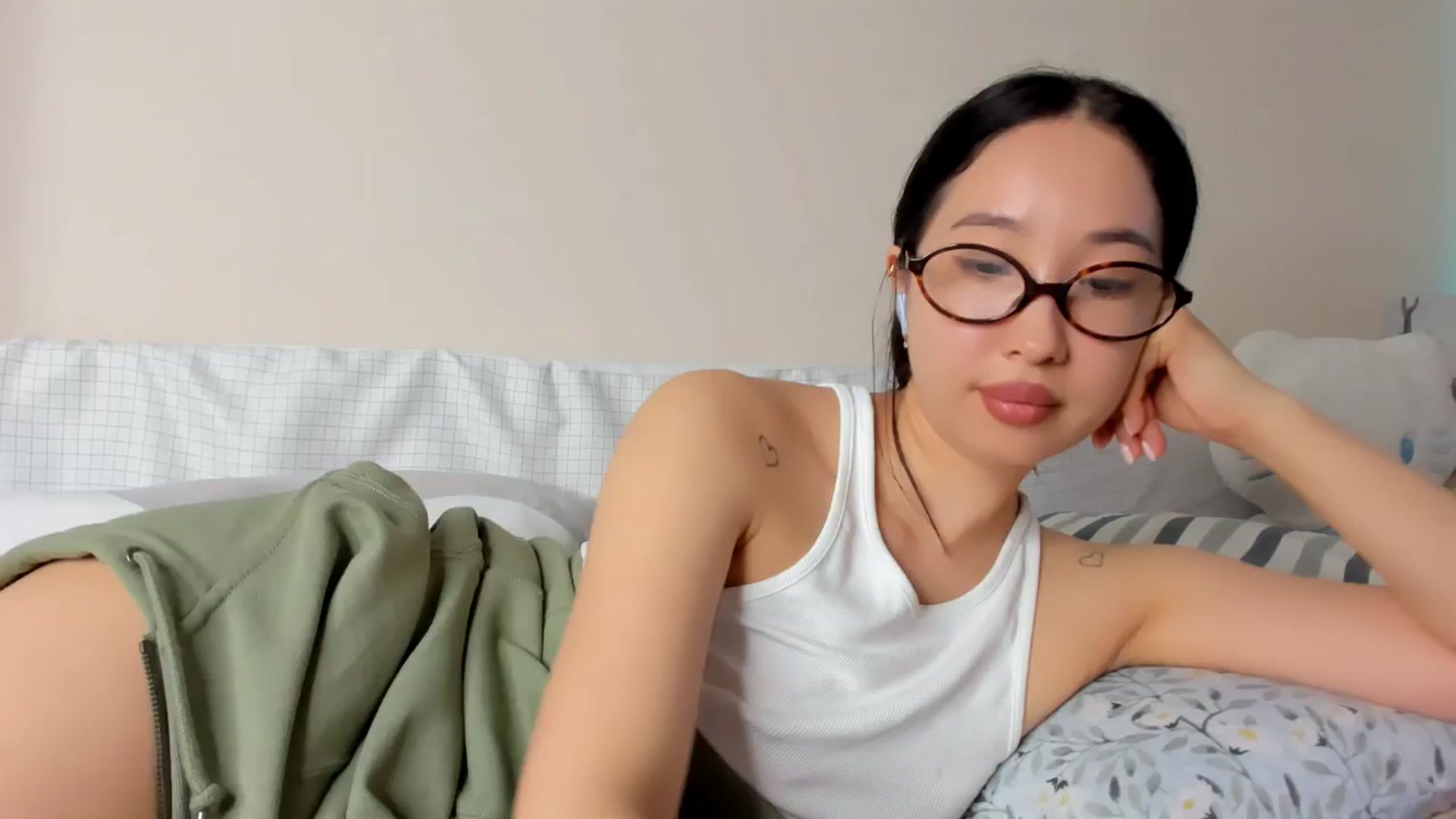 Gallery image thumbnail from FeralBerry66's myfreecams stream on, 04/27/2025, 07:03 image 7 of 20