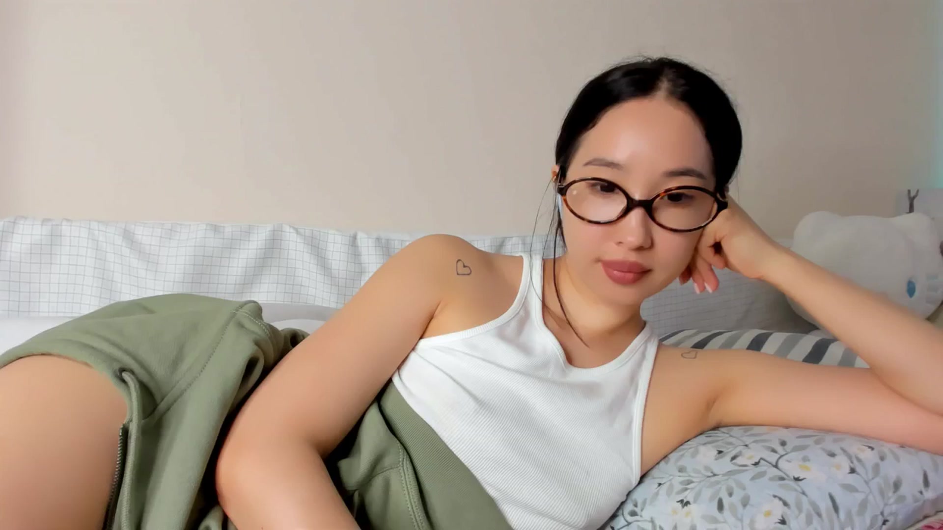 Gallery image thumbnail from FeralBerry66's myfreecams stream on, 04/27/2025, 07:03 image 5 of 20
