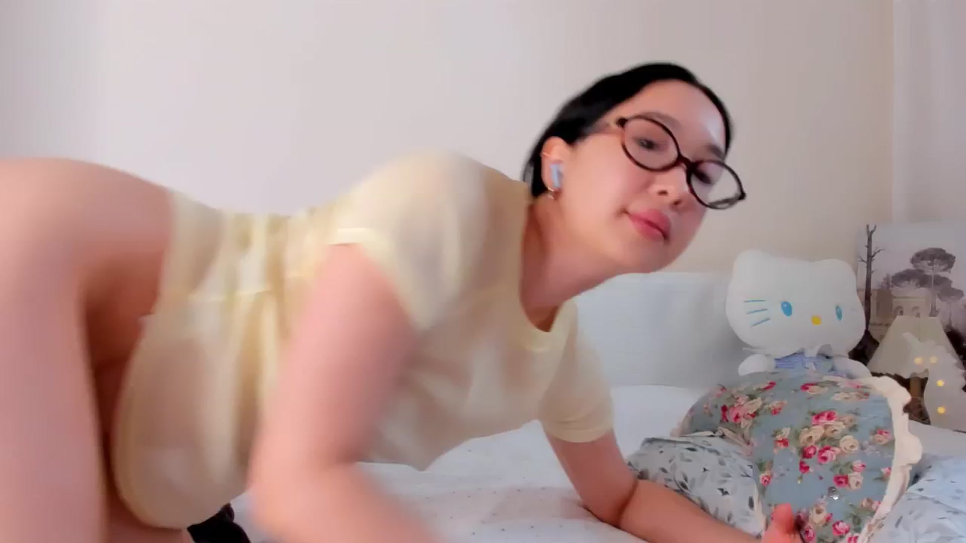 Gallery image thumbnail from FeralBerry66's myfreecams stream on, 05/02/2025, 06:45 image 6 of 20