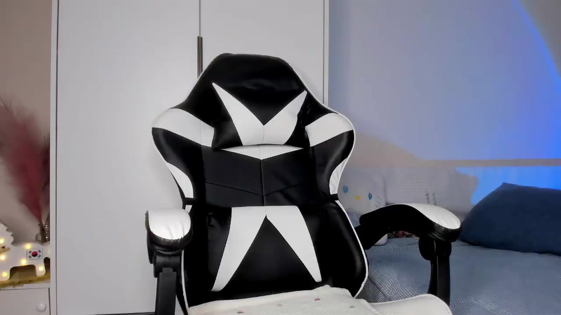 Gallery image thumbnail from FeralBerry66's myfreecams stream on, 06/12/2026, 05:10 image 7 of 20