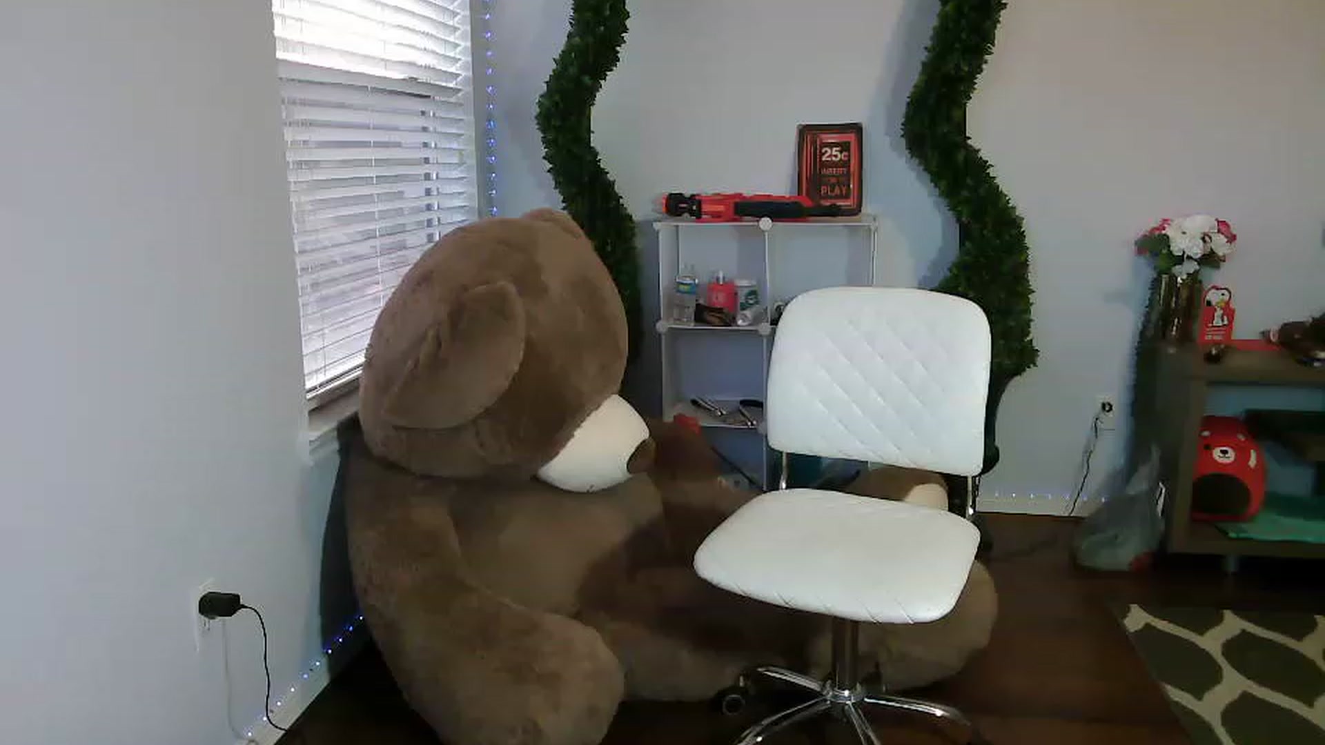 Gallery image thumbnail from Feralbunny's myfreecams stream on, 04/19/2023, 24:03 image 10 of 20