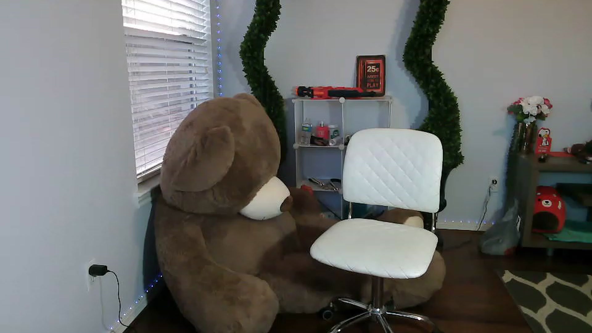 Gallery image thumbnail from Feralbunny's myfreecams stream on, 04/19/2023, 24:03 image 13 of 20