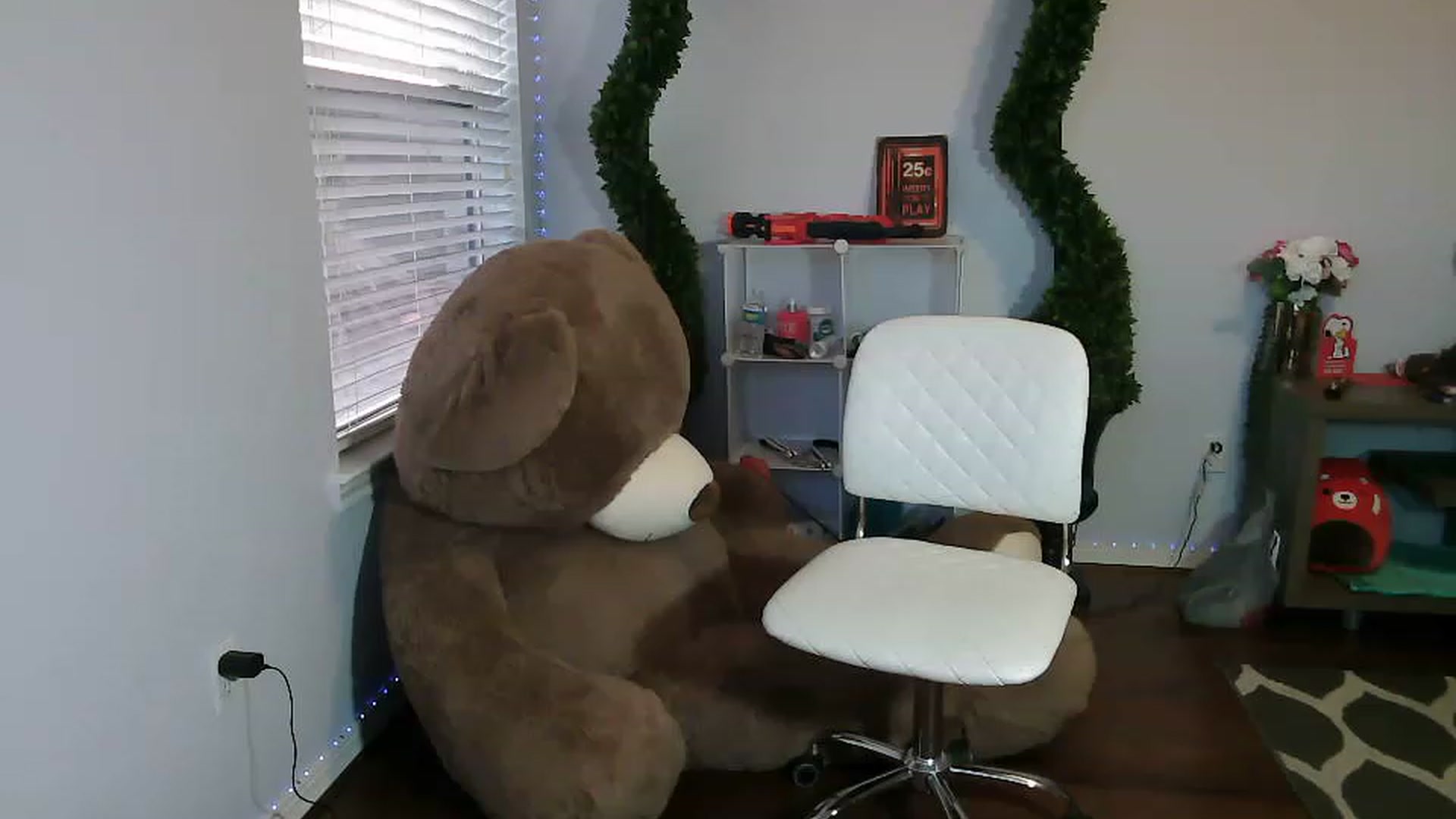 Gallery image thumbnail from Feralbunny's myfreecams stream on, 04/19/2023, 24:03 image 15 of 20