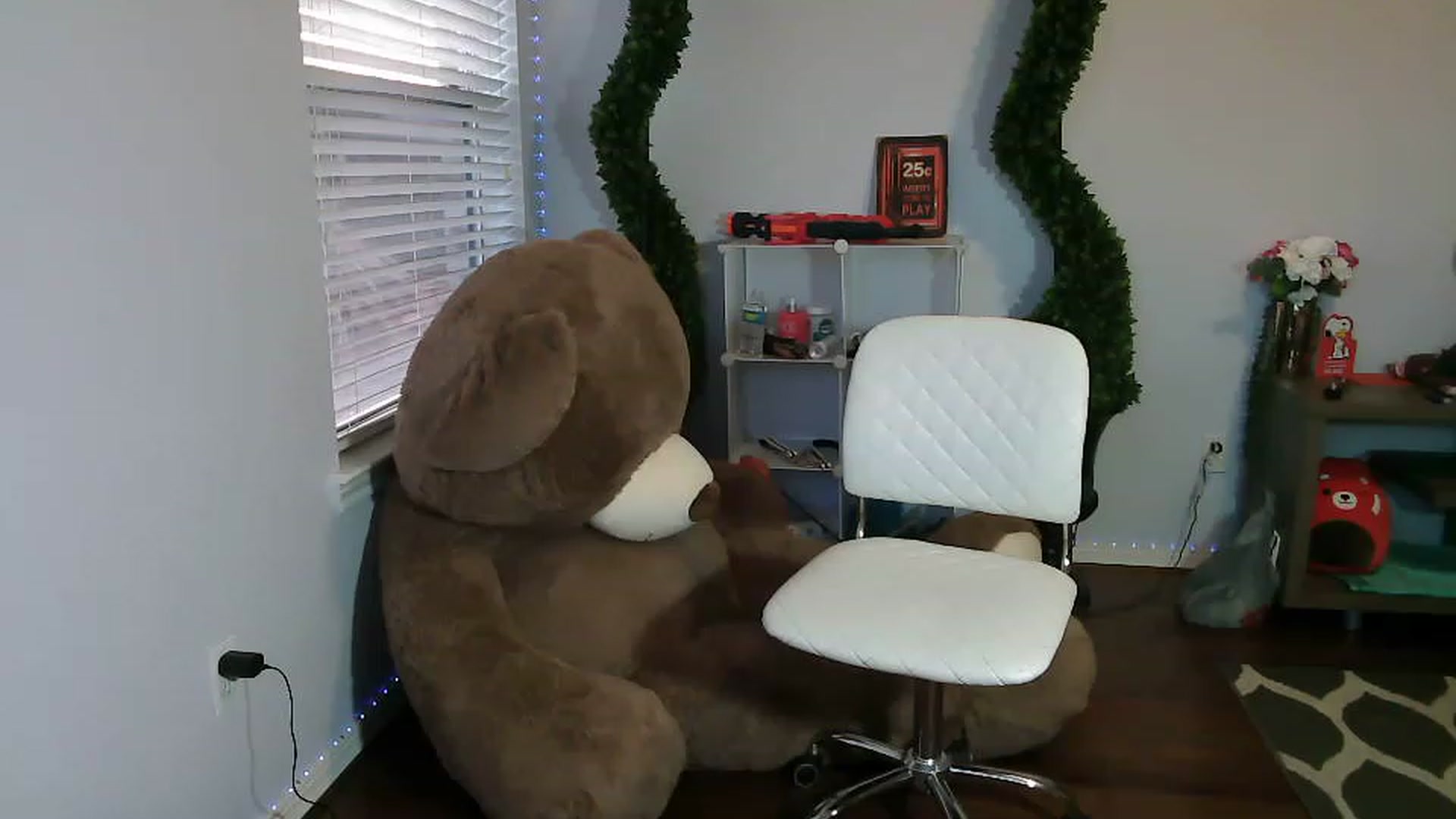 Gallery image thumbnail from Feralbunny's myfreecams stream on, 04/19/2023, 24:03 image 18 of 20