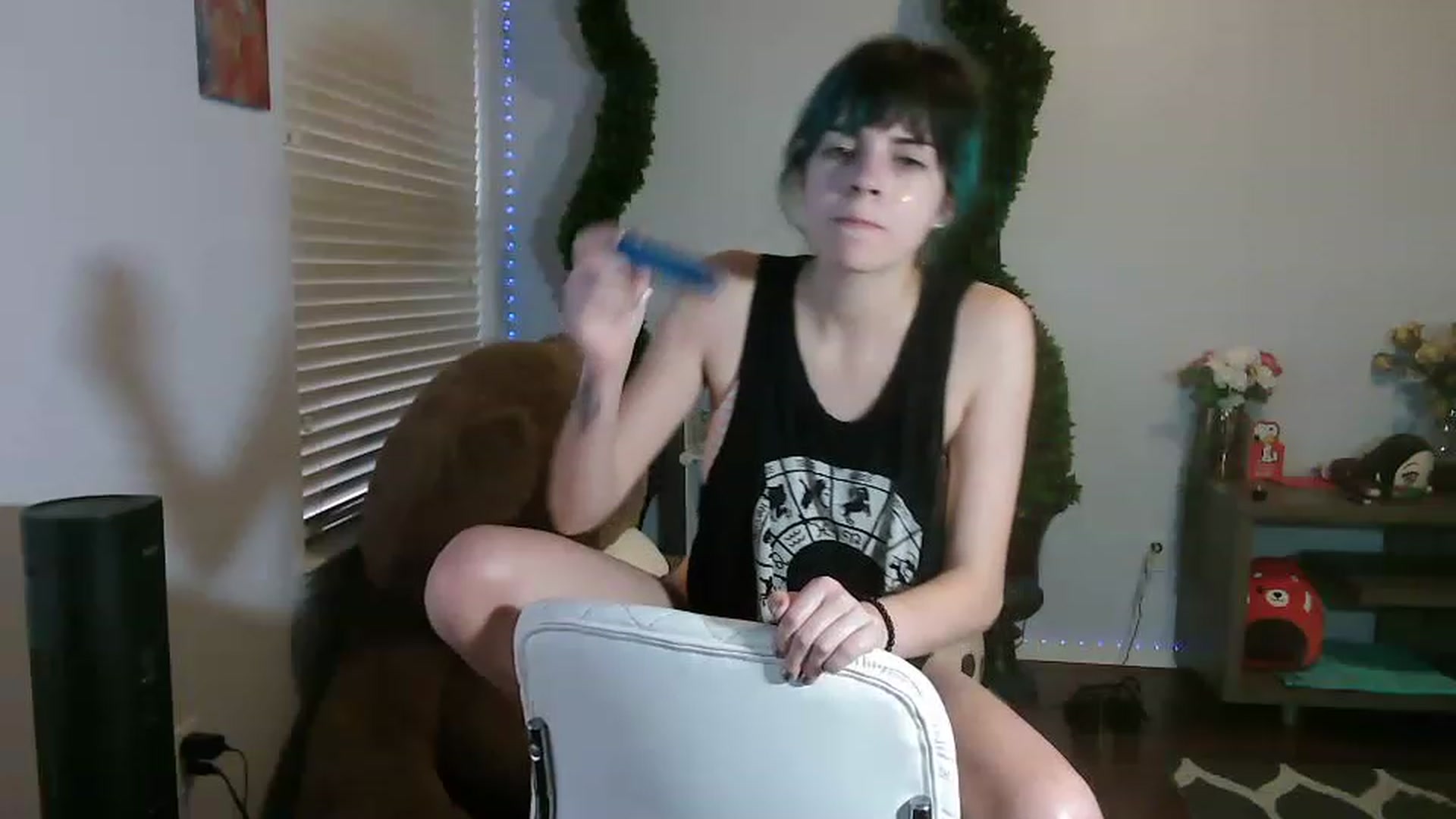 Gallery image thumbnail from Feralbunny's myfreecams stream on, 04/20/2023, 02:32 image 4 of 20