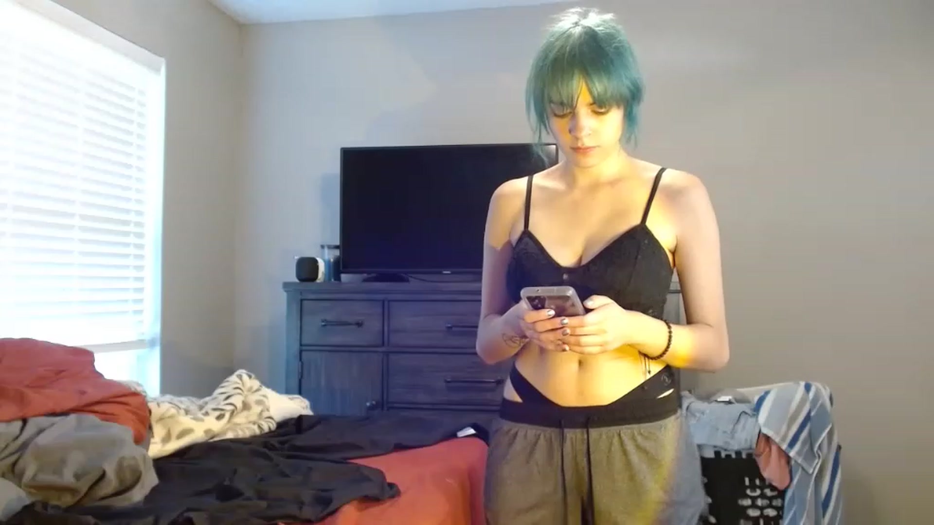 Gallery image thumbnail from Feralbunny's myfreecams stream on, 05/18/2023, 18:31 image 6 of 20