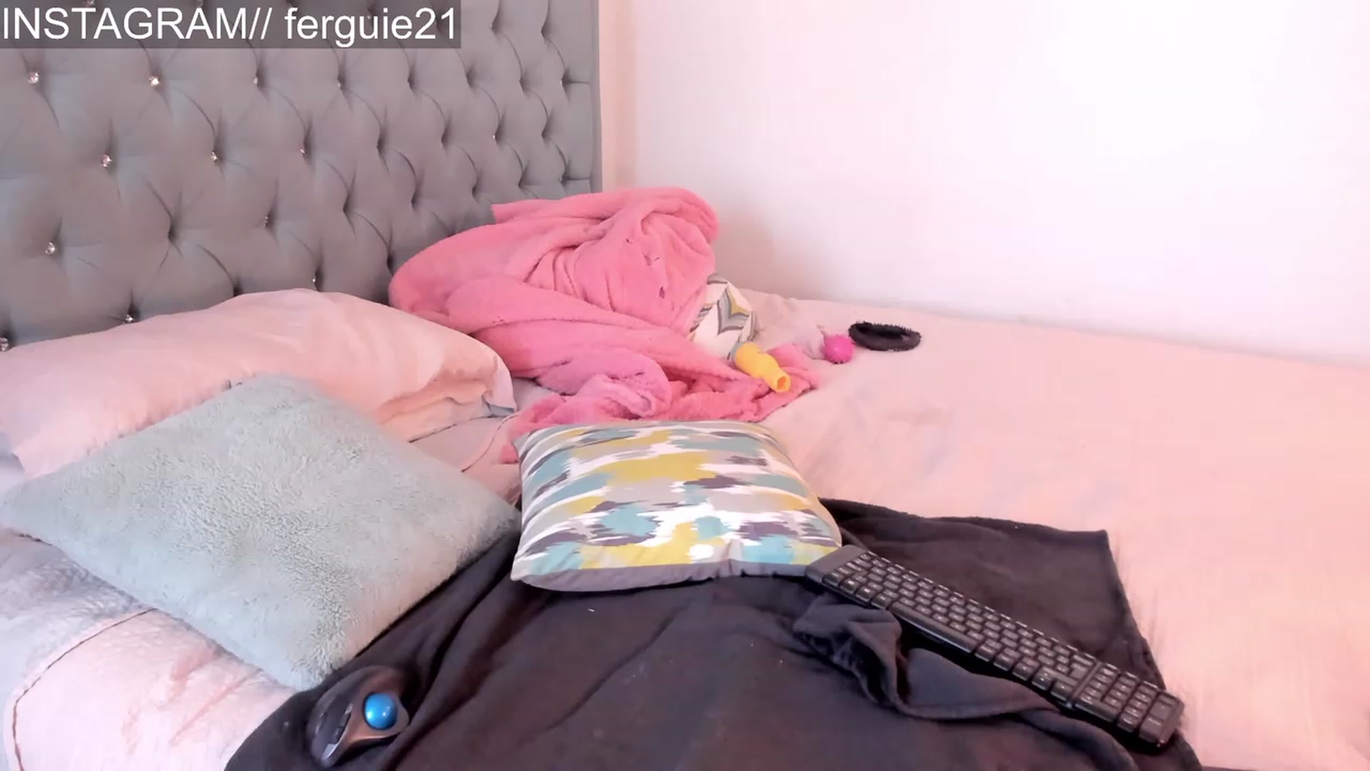 Gallery image thumbnail from Fergie_21's myfreecams stream on, 06/19/2023, 13:11 image 14 of 20