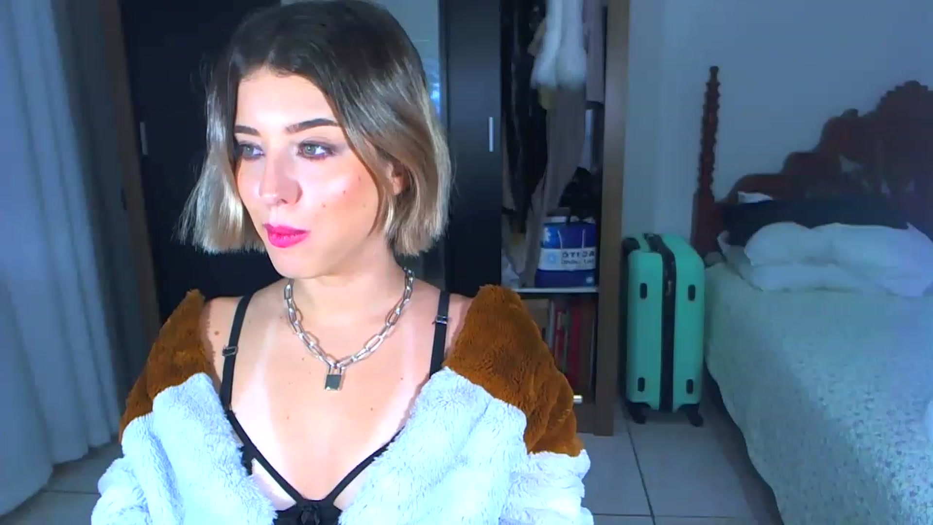 Gallery image thumbnail from FetishFoxx's myfreecams stream on, 05/24/2023, 24:19 image 14 of 20