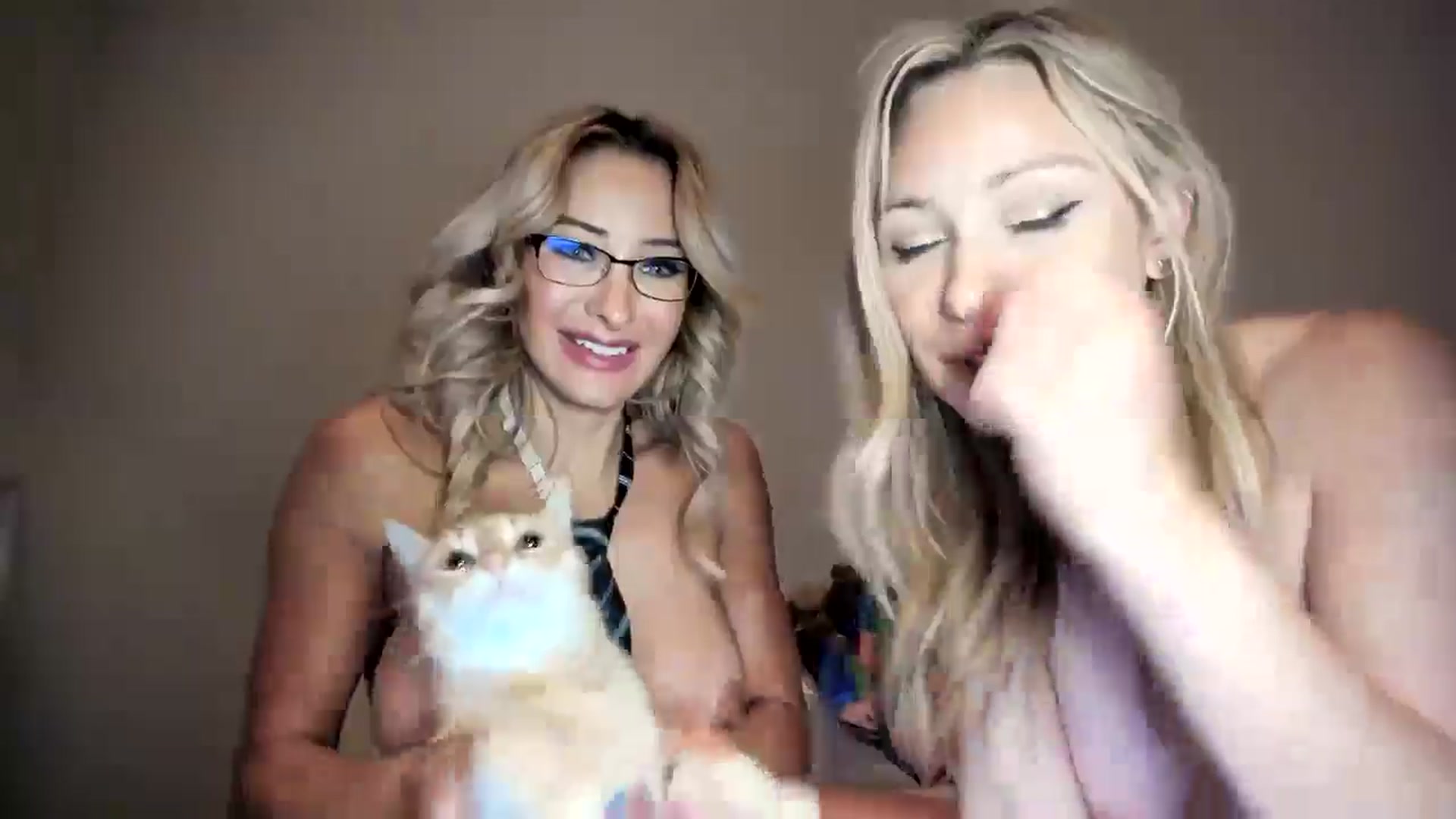 Gallery image thumbnail from FiaFjaril's myfreecams stream on, 07/31/2025, 09:37 image 17 of 20