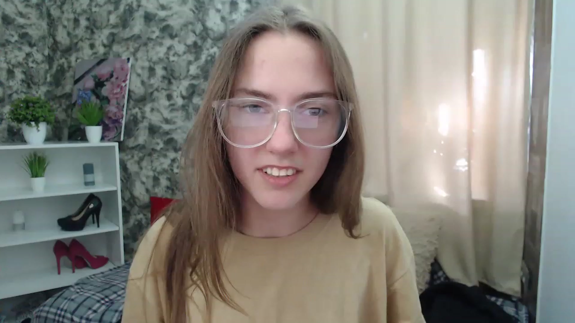 Gallery image thumbnail from Fialochkaa's myfreecams stream on, 04/17/2023, 12:45 image 5 of 20