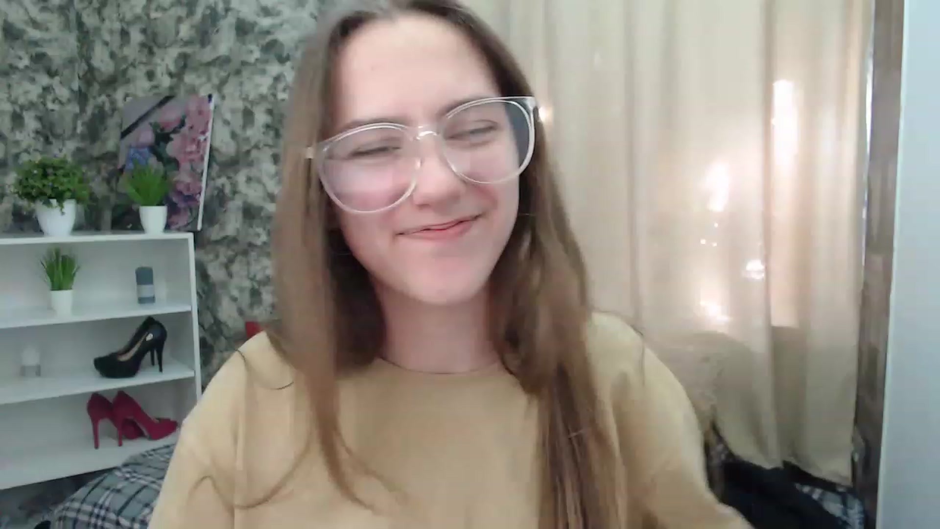 Gallery image thumbnail from Fialochkaa's myfreecams stream on, 04/17/2023, 12:45 image 16 of 20