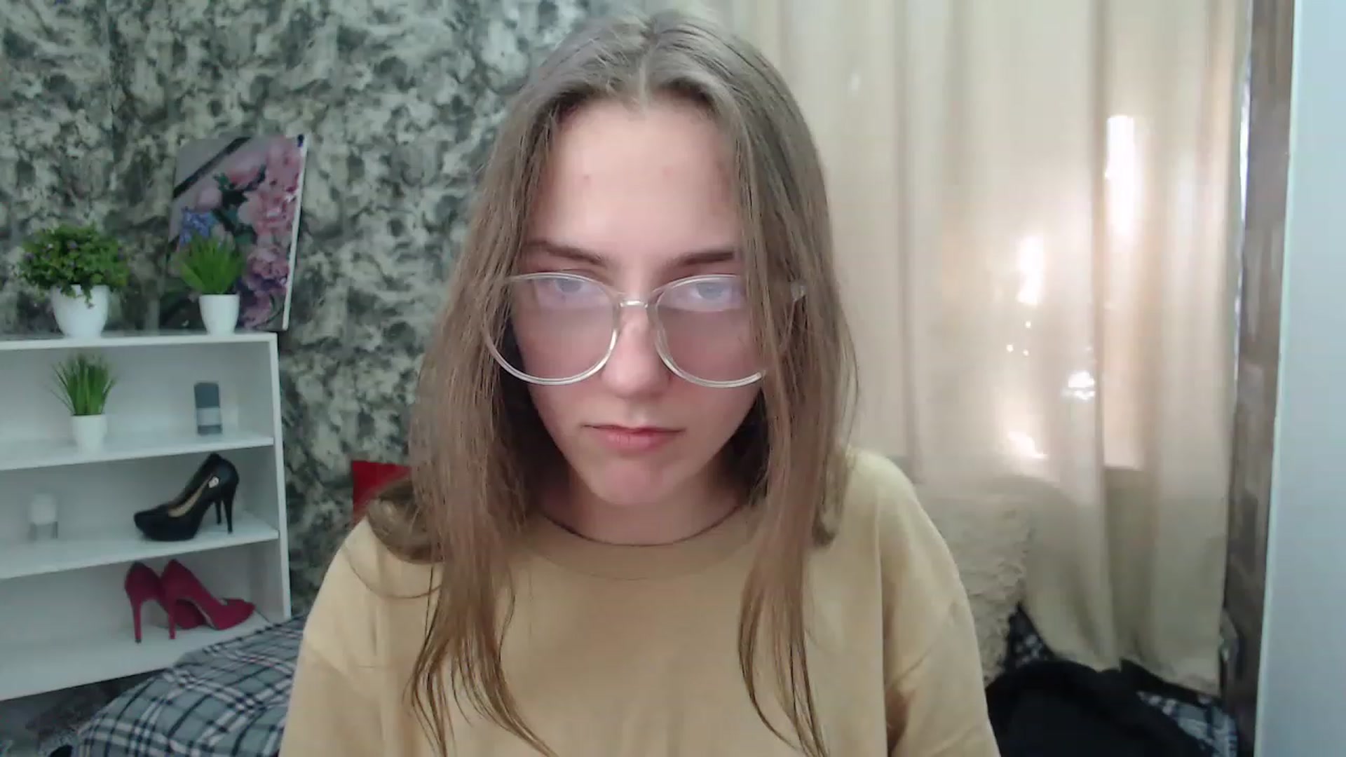 Gallery image thumbnail from Fialochkaa's myfreecams stream on, 04/17/2023, 12:45 image 13 of 20