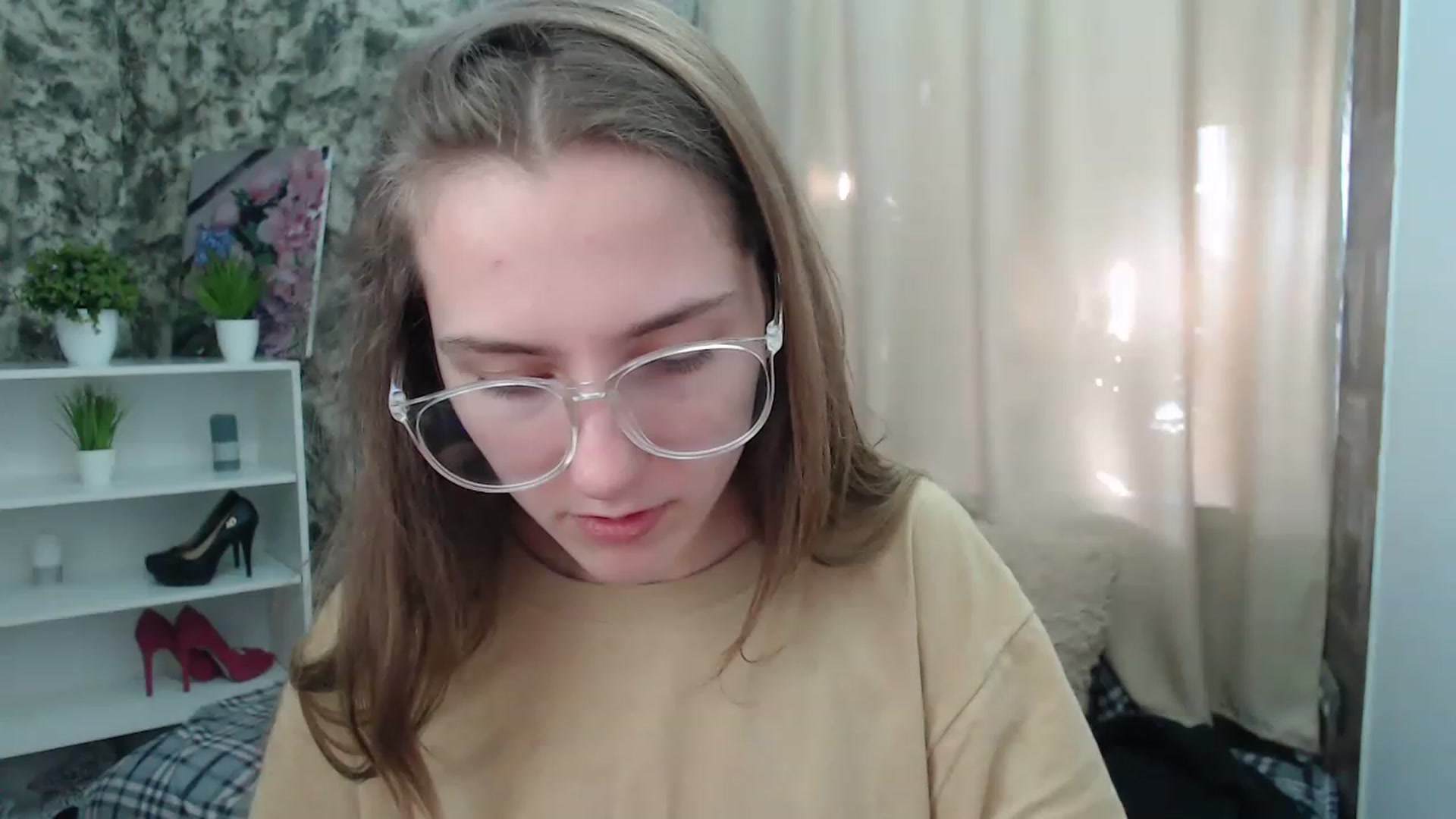 Gallery image thumbnail from Fialochkaa's myfreecams stream on, 04/17/2023, 12:45 image 7 of 20