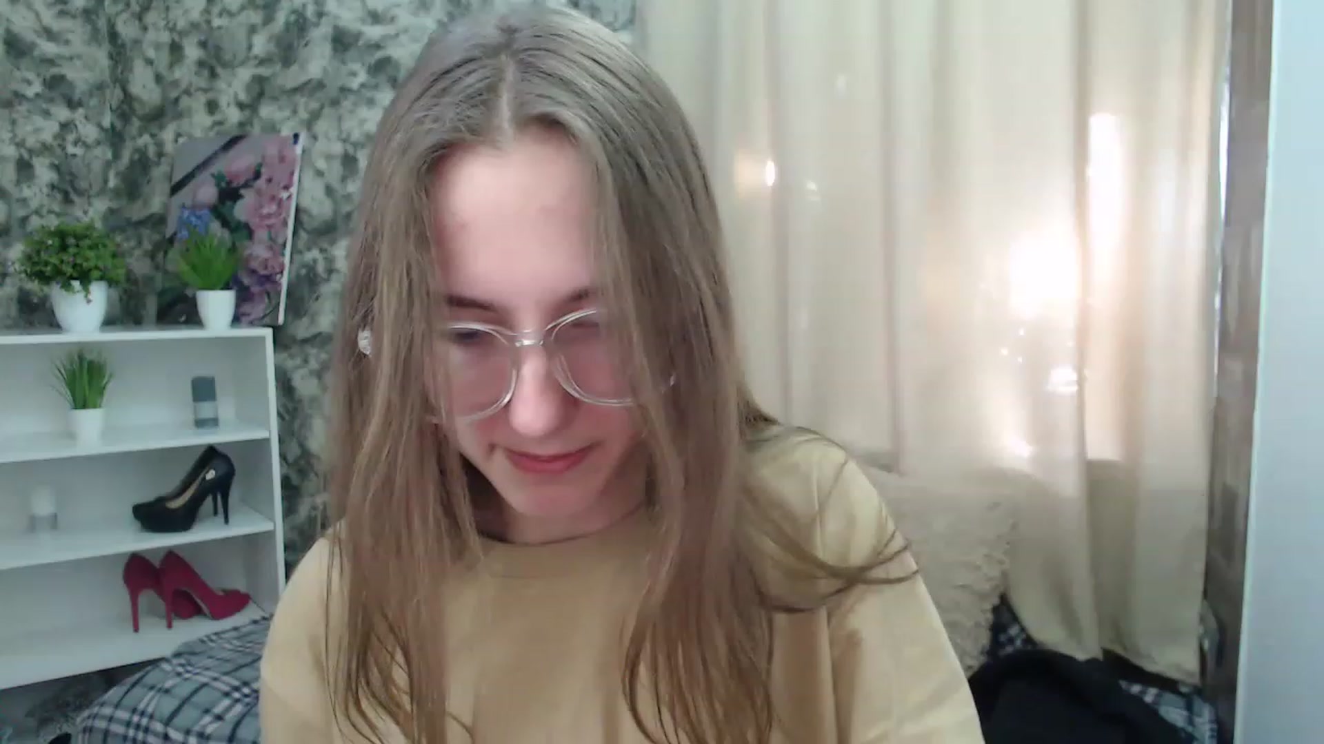 Gallery image thumbnail from Fialochkaa's myfreecams stream on, 04/17/2023, 12:45 image 2 of 20