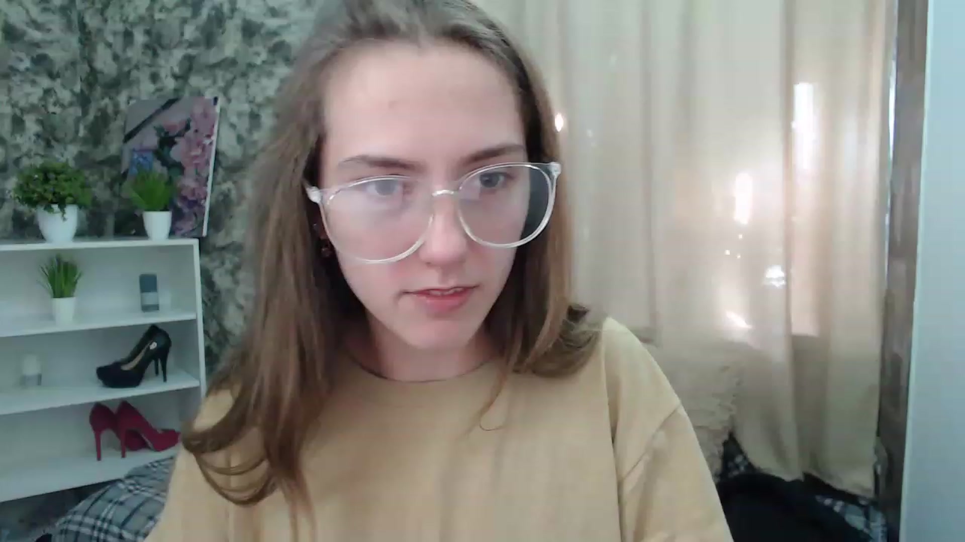 Gallery image thumbnail from Fialochkaa's myfreecams stream on, 04/17/2023, 12:45 image 8 of 20