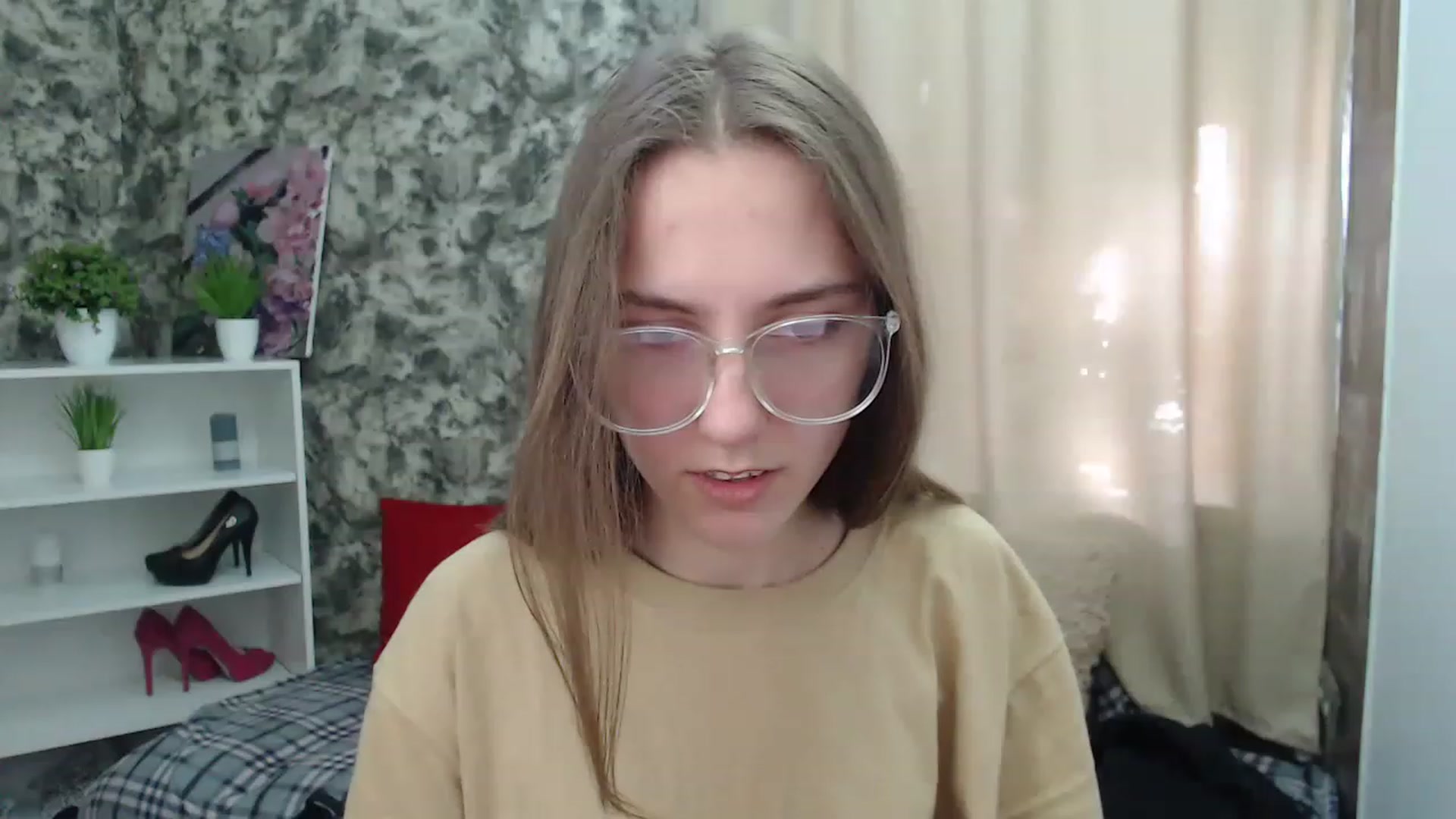 Gallery image thumbnail from Fialochkaa's myfreecams stream on, 04/17/2023, 12:45 image 20 of 20