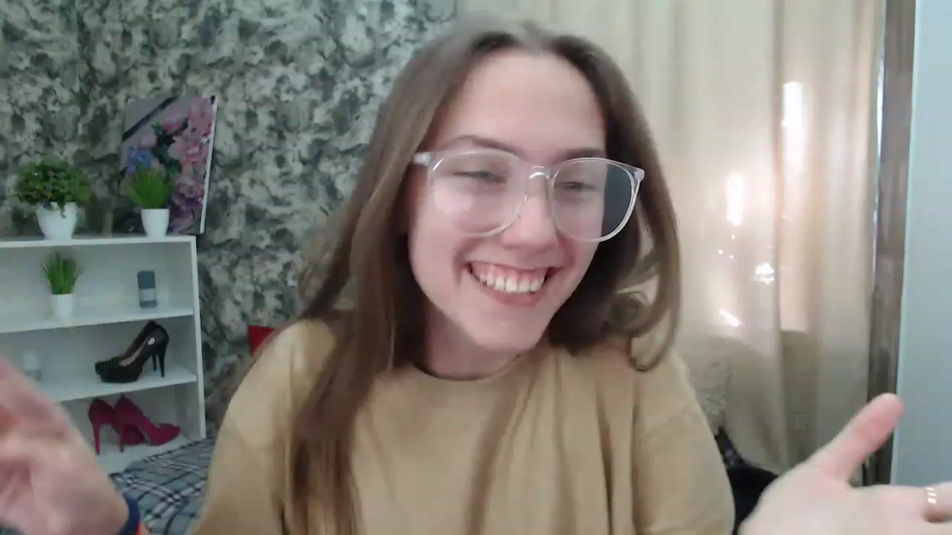Gallery image thumbnail from Fialochkaa's myfreecams stream on, 04/17/2023, 12:45 image 4 of 20