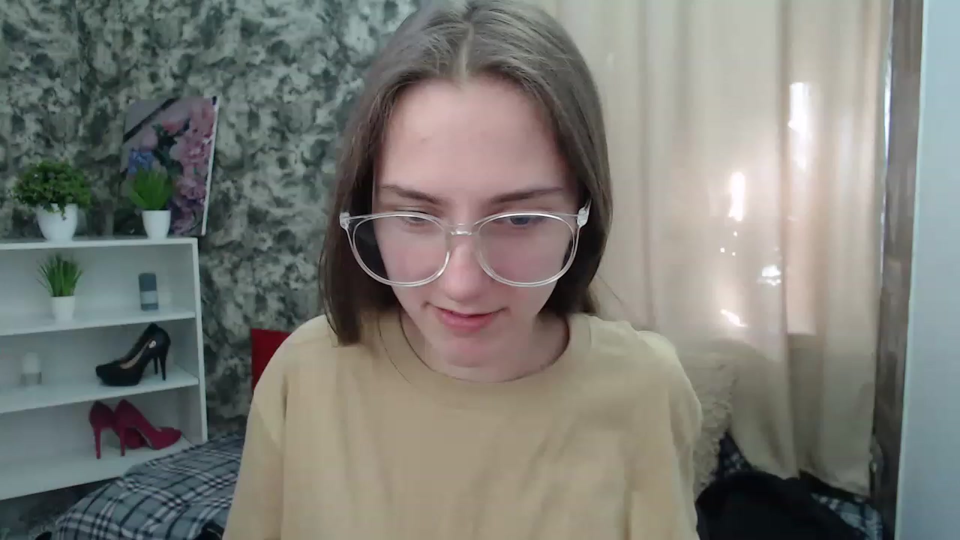 Gallery image thumbnail from Fialochkaa's myfreecams stream on, 04/17/2023, 12:45 image 10 of 20