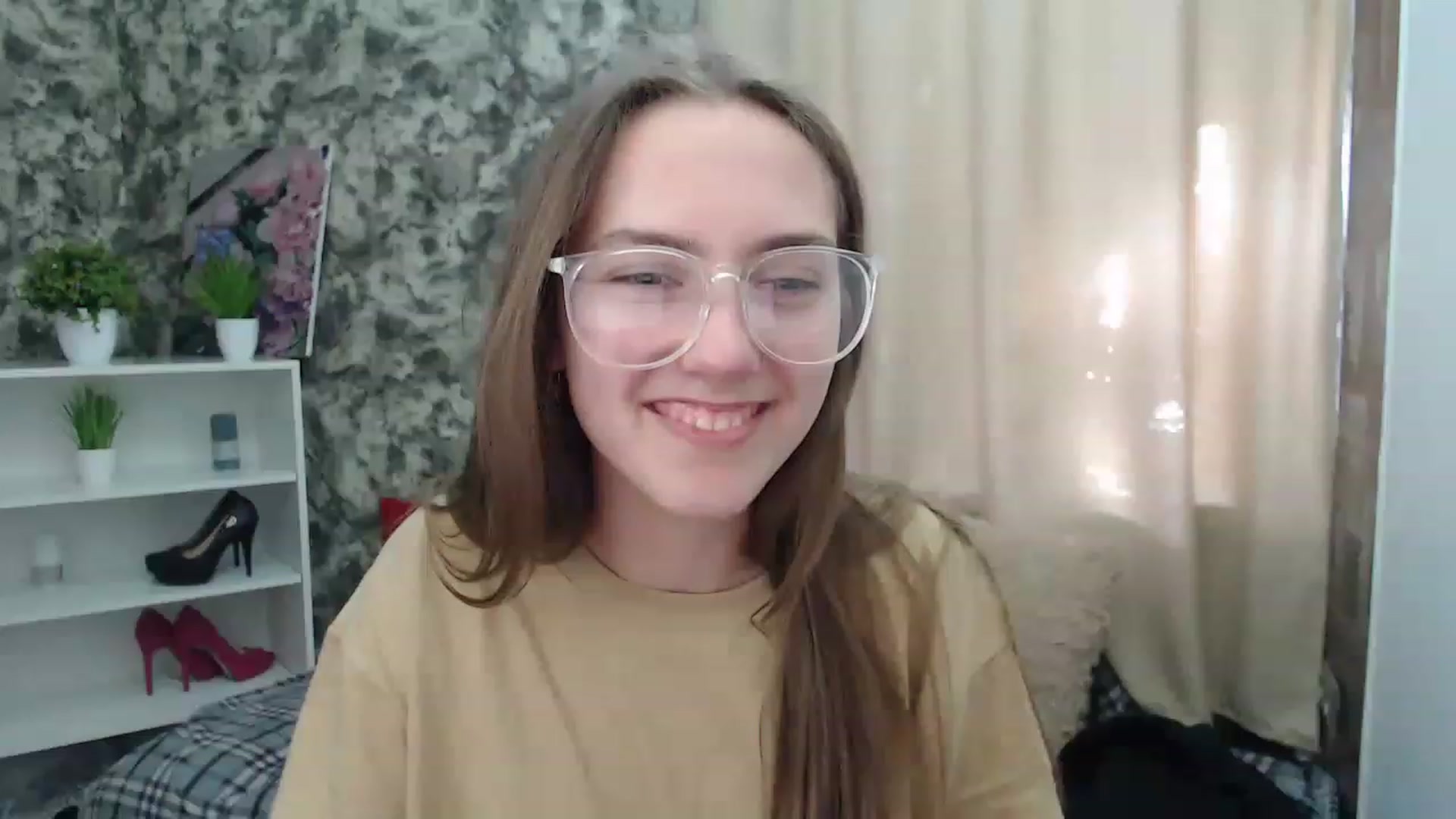 Gallery image thumbnail from Fialochkaa's myfreecams stream on, 04/17/2023, 12:45 image 15 of 20
