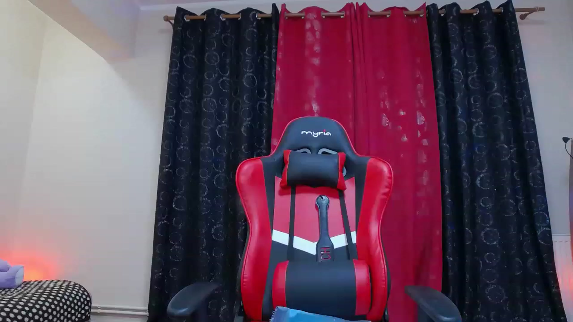 Gallery image thumbnail from Fiama77's myfreecams stream on, 11/22/2022, 02:28 image 13 of 20