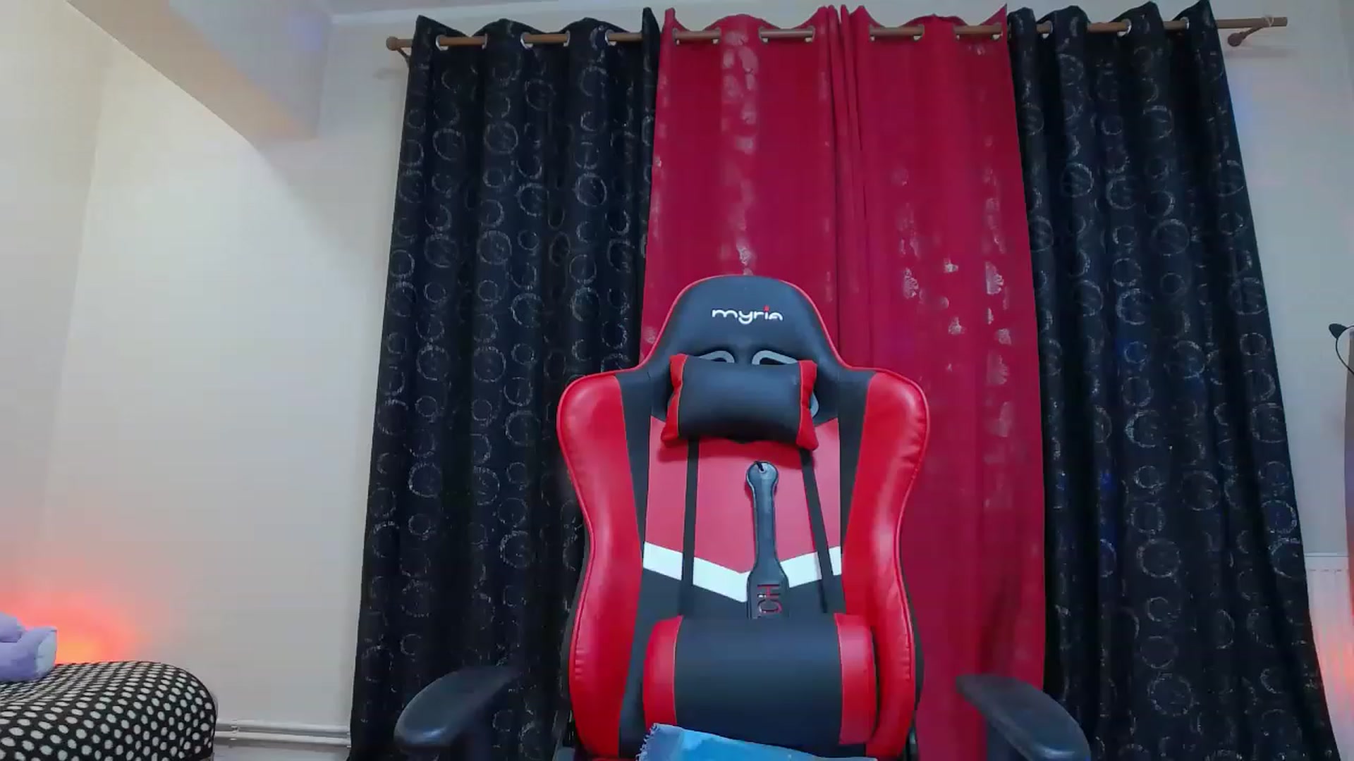 Gallery image thumbnail from Fiama77's myfreecams stream on, 11/22/2022, 02:28 image 12 of 20