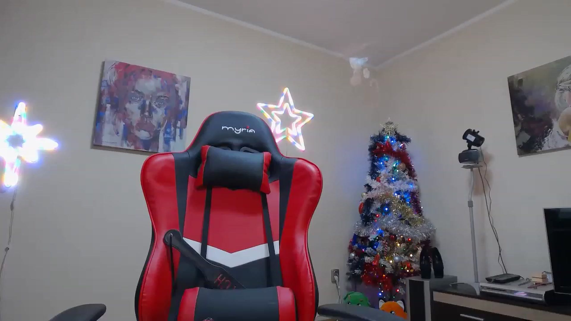 Gallery image thumbnail from Fiama77's myfreecams stream on, 12/20/2022, 24:04 image 1 of 20