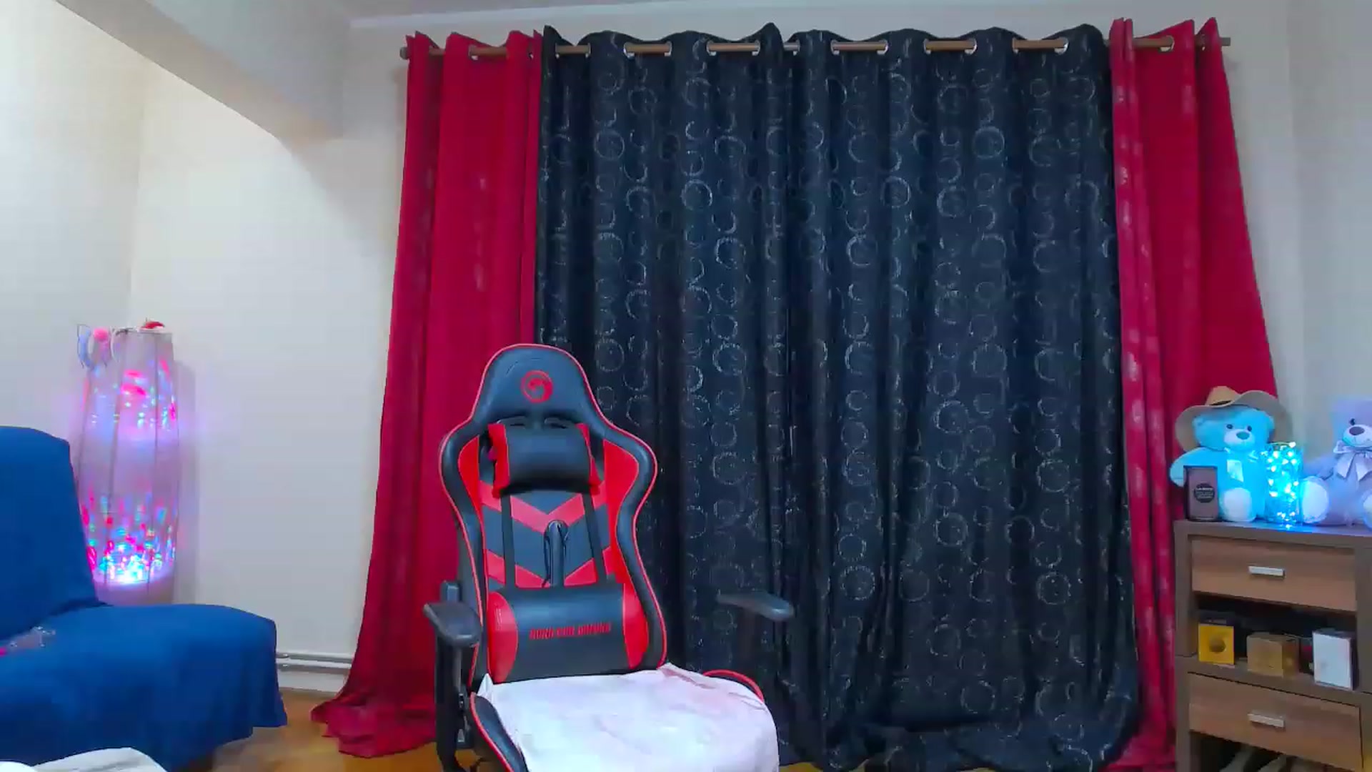 Gallery image thumbnail from Fiama77's myfreecams stream on, 01/23/2023, 03:27 image 11 of 20