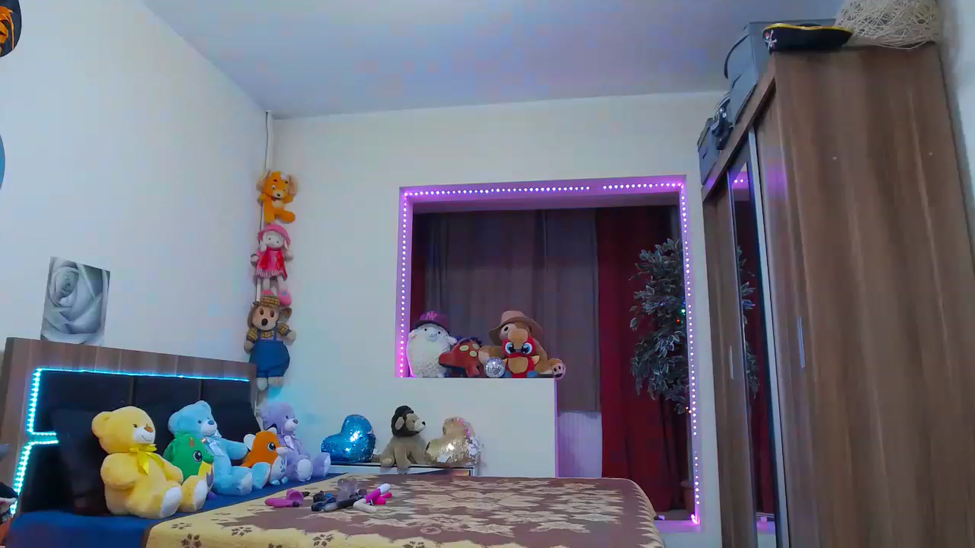 Gallery image thumbnail from Fiama77's myfreecams stream on, 03/15/2023, 02:52 image 15 of 20