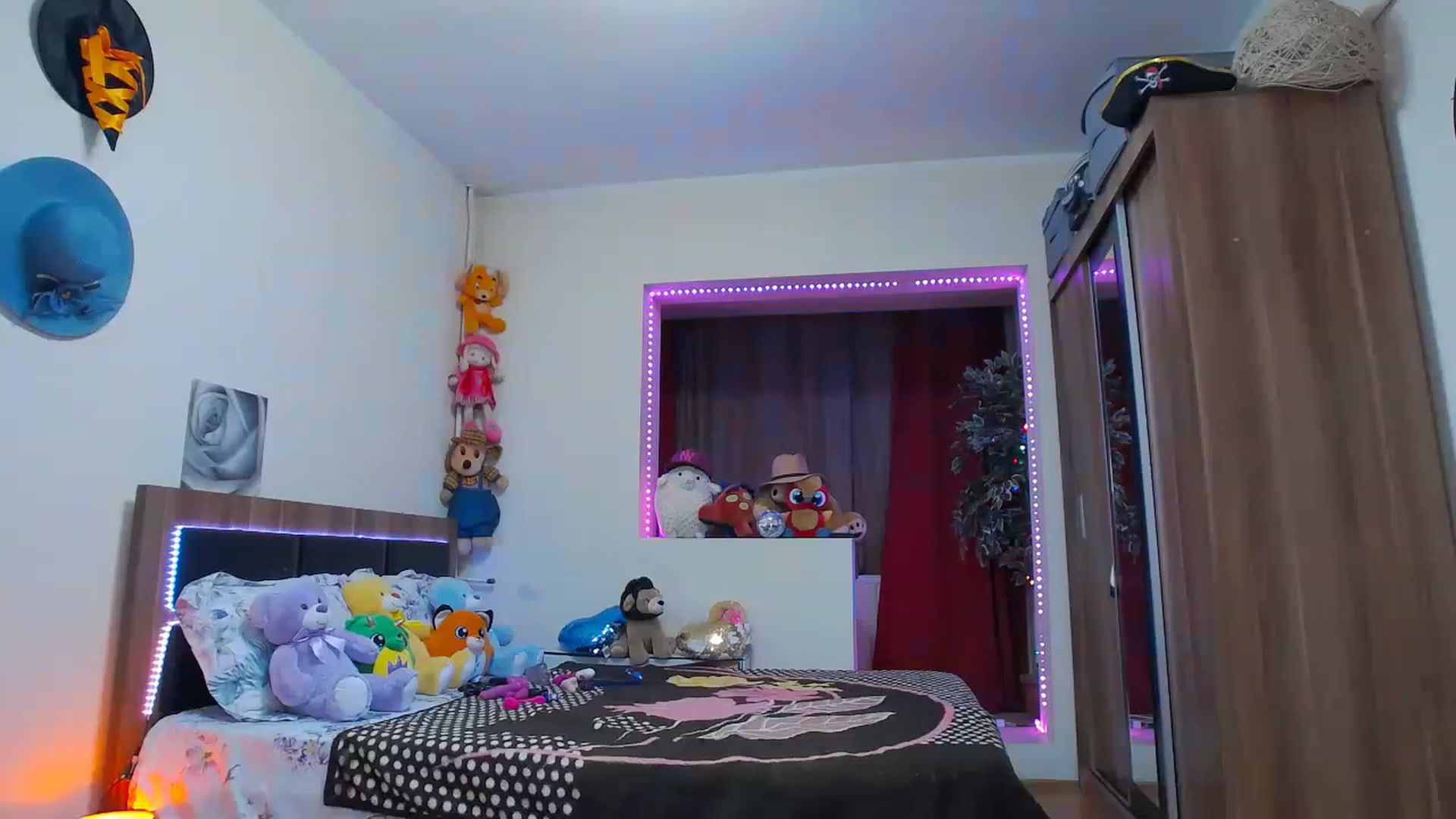 Gallery image thumbnail from Fiama77's myfreecams stream on, 03/28/2023, 01:15 image 11 of 20