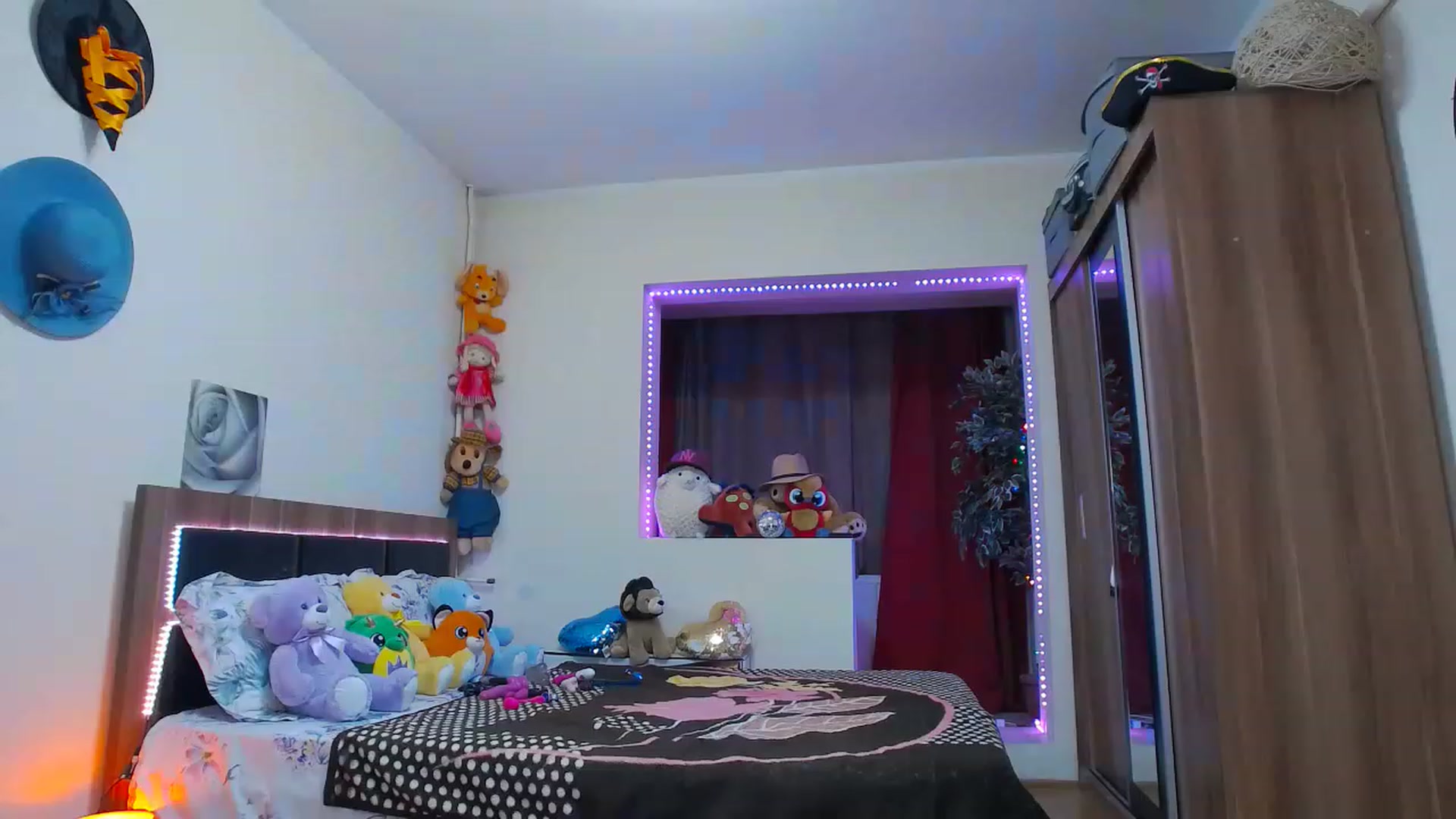Gallery image thumbnail from Fiama77's myfreecams stream on, 03/28/2023, 01:15 image 13 of 20