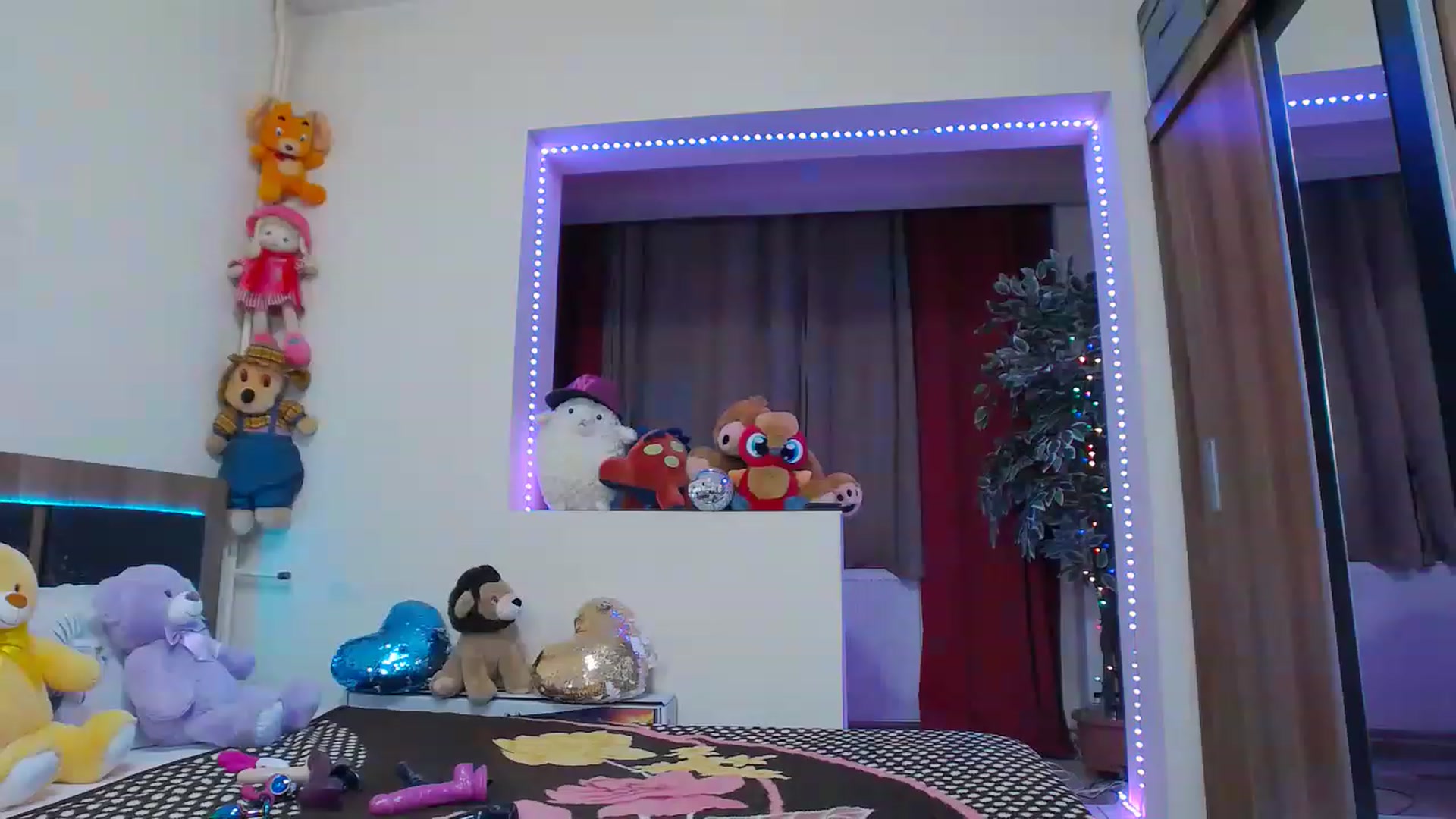 Gallery image thumbnail from Fiama77's myfreecams stream on, 04/16/2023, 23:27 image 14 of 20