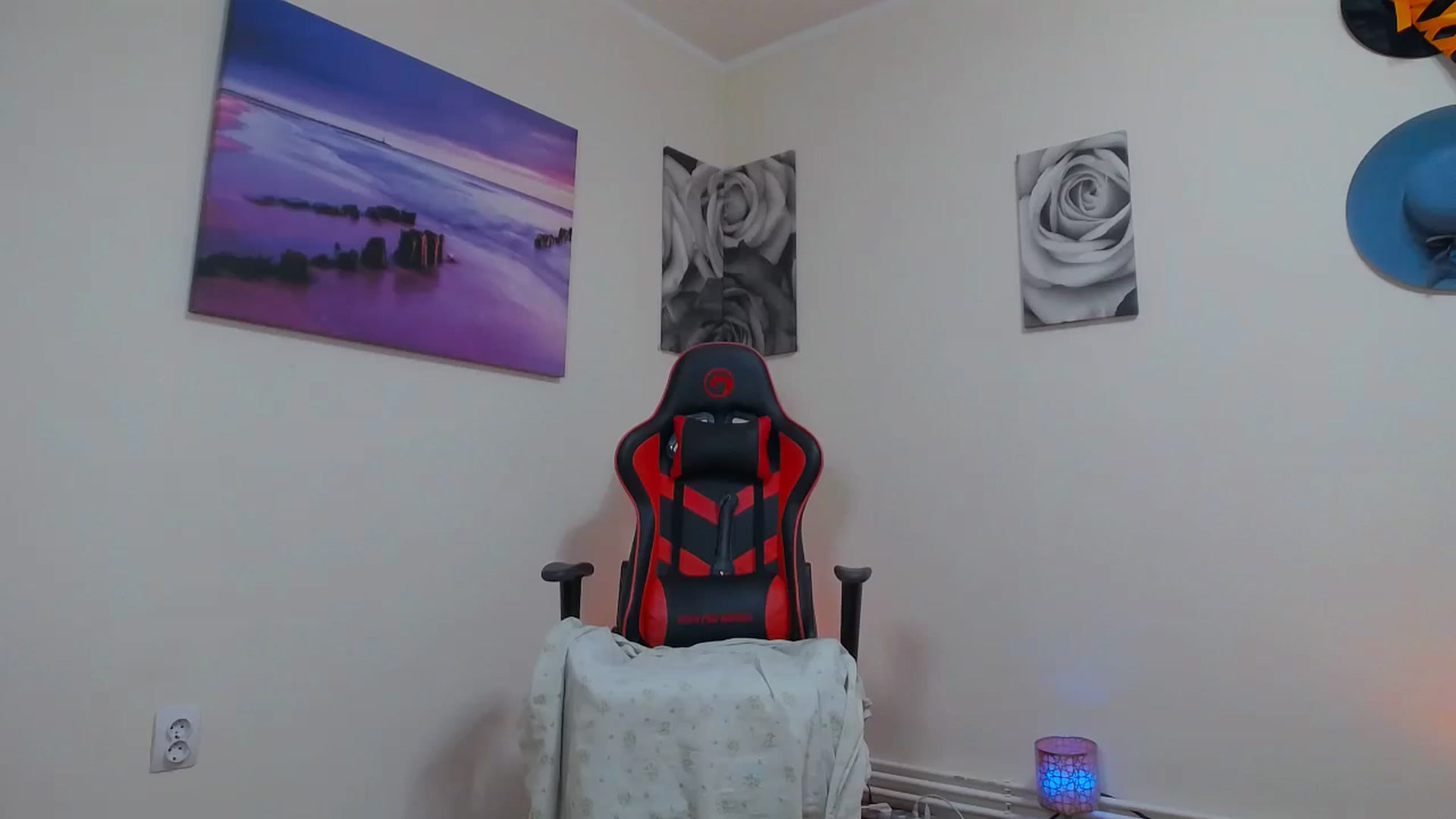 Gallery image thumbnail from Fiama77's myfreecams stream on, 05/01/2023, 24:18 image 19 of 20