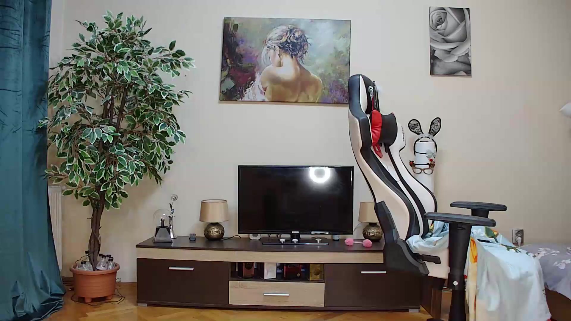 Gallery image thumbnail from Fiama77's myfreecams stream on, 09/28/2026, 01:34 image 4 of 20