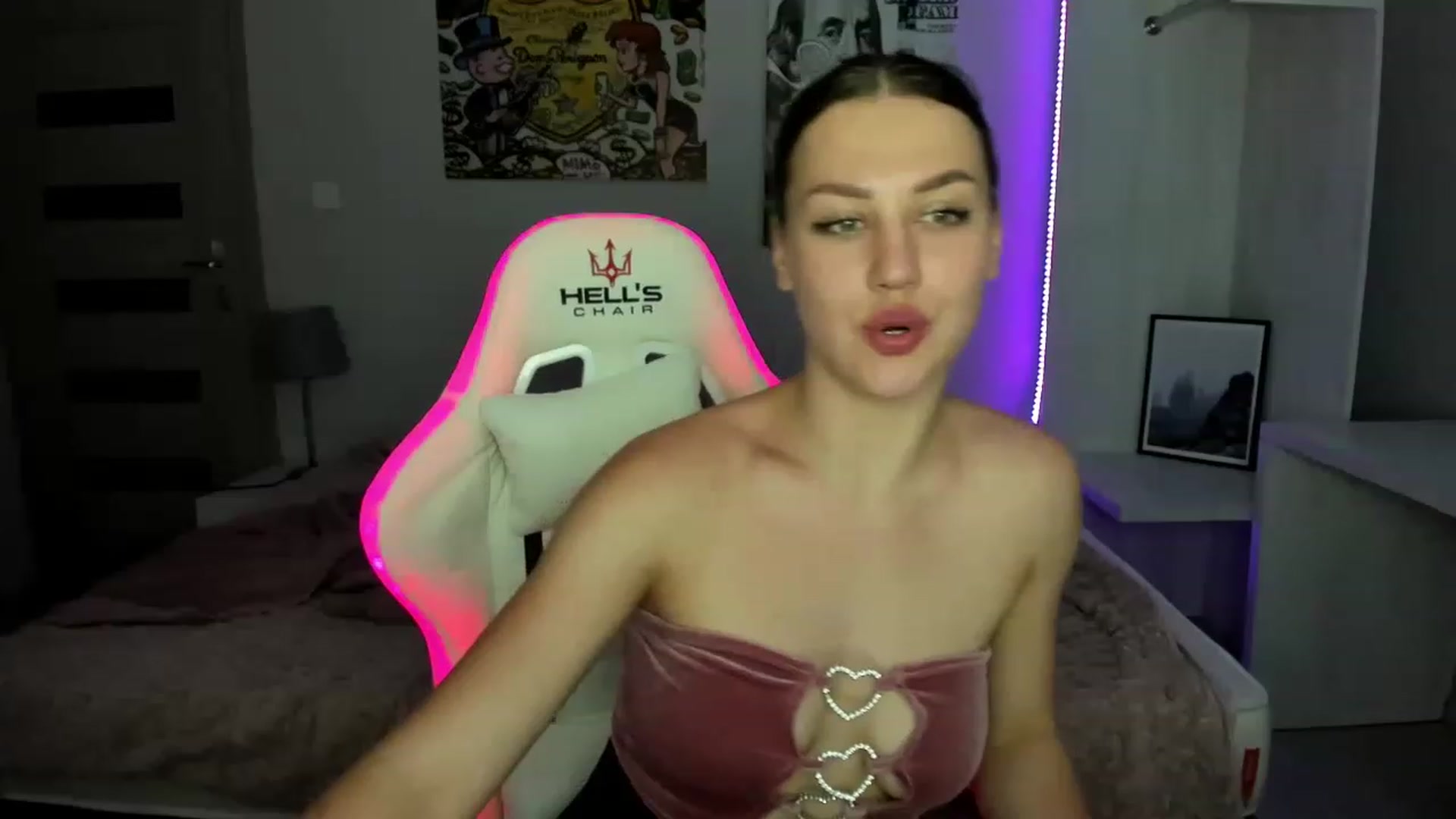 Gallery image thumbnail from FieryNikol's myfreecams stream on, 05/22/2023, 18:45 image 13 of 20