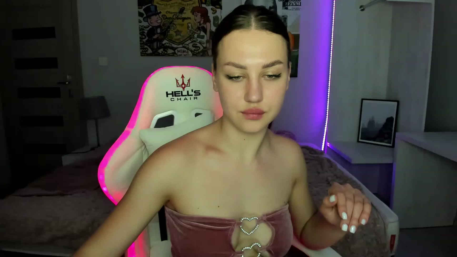 Gallery image thumbnail from FieryNikol's myfreecams stream on, 05/22/2023, 18:45 image 12 of 20