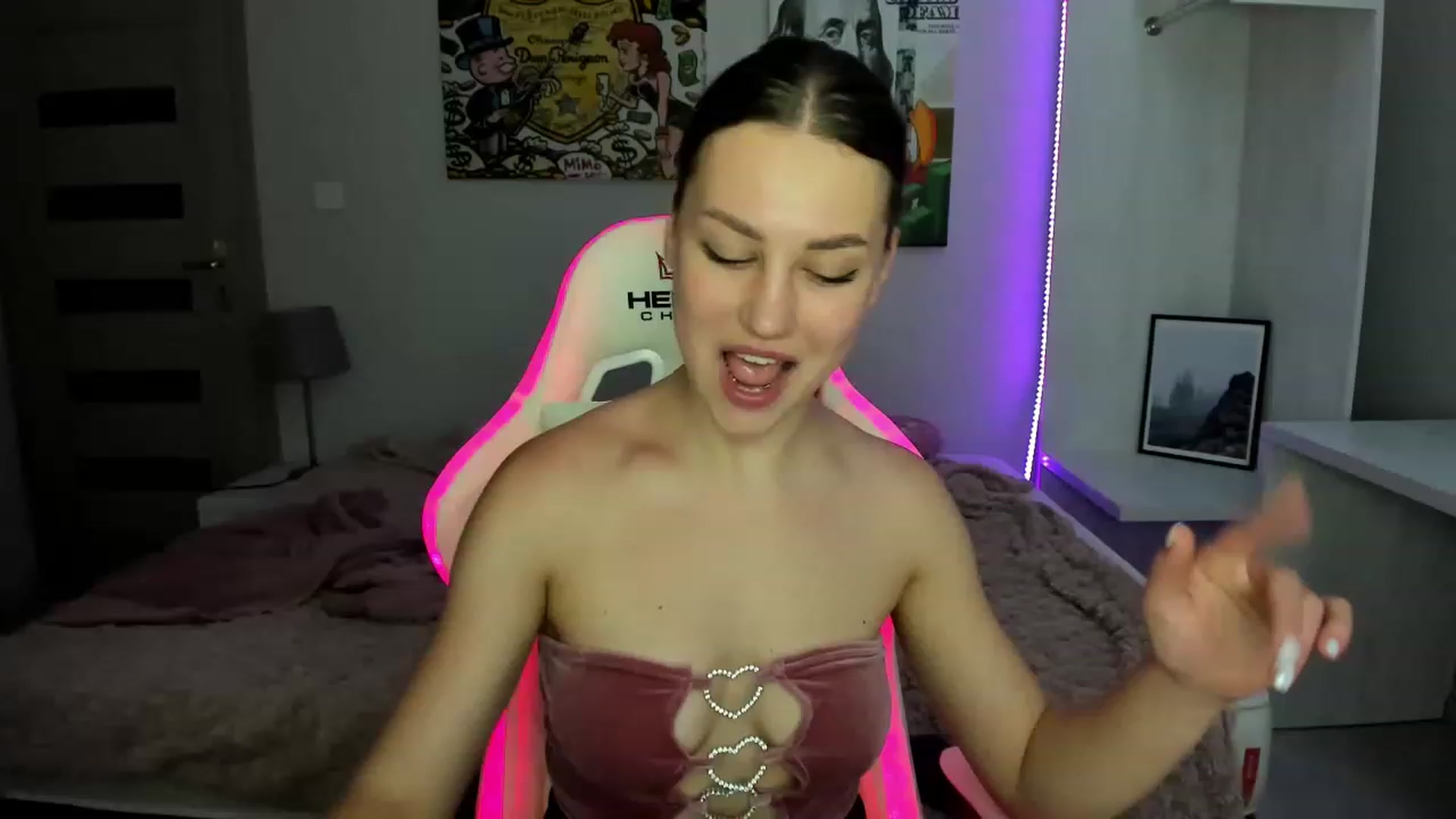 Gallery image thumbnail from FieryNikol's myfreecams stream on, 05/22/2023, 18:45 image 1 of 20