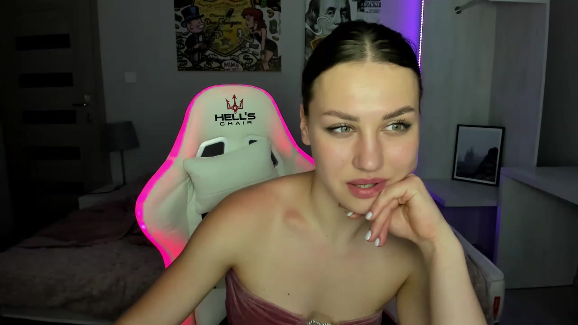 Gallery image thumbnail from FieryNikol's myfreecams stream on, 05/22/2023, 18:45 image 14 of 20