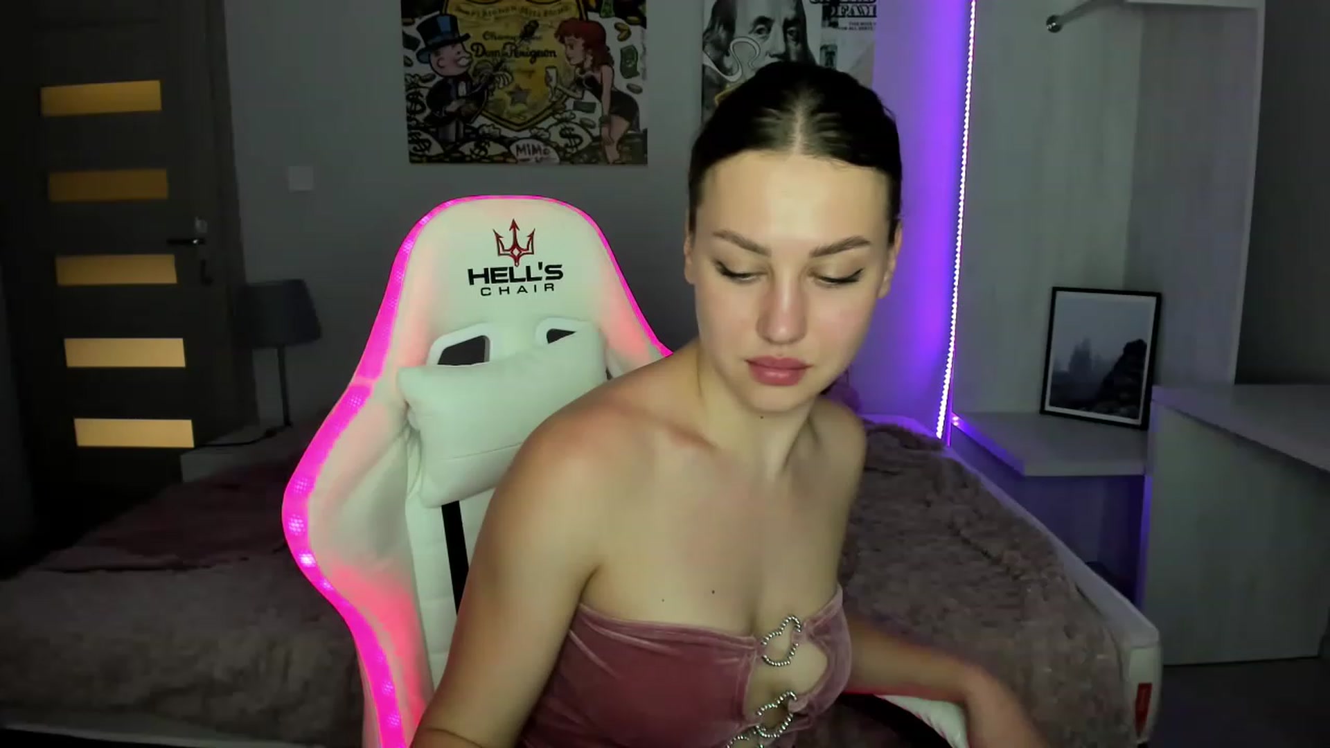 Gallery image thumbnail from FieryNikol's myfreecams stream on, 05/22/2023, 19:09 image 13 of 20