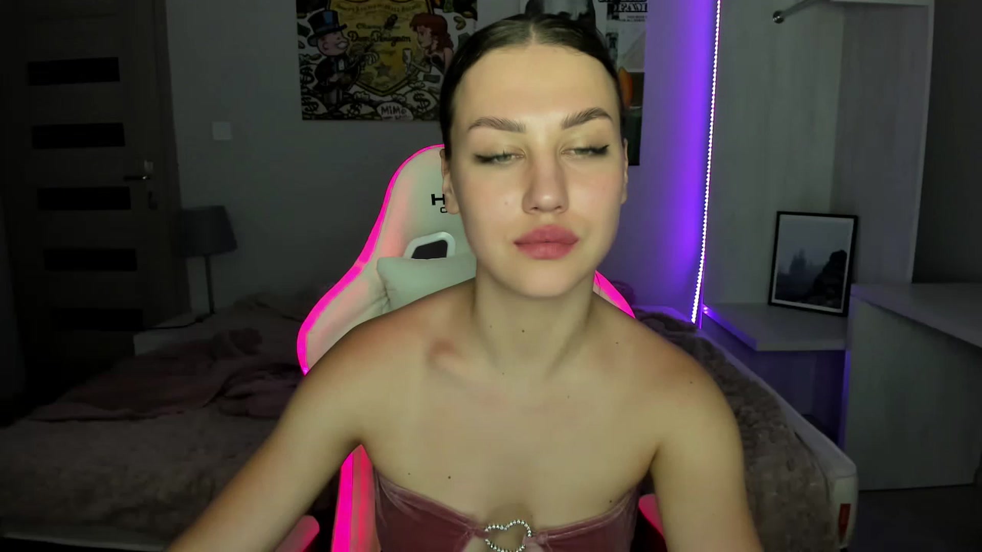 Gallery image thumbnail from FieryNikol's myfreecams stream on, 05/22/2023, 19:09 image 11 of 20